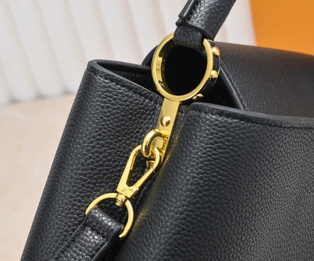 Upgraded version P440 M24664 This medium-sized CapucinesEastWest handbag is from the LVCrush series, with eye-catching forged LV letters lighting up the grained cow leather body. The rolled leather top handle allows for hand or elbow carry, and the adjustable and removable spaghetti strap makes it easy to carry over the shoulder. Personalized Gift Detailed Features 33 x 19 x 9 cm (Length x Height x Width)