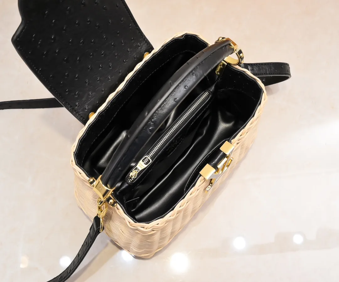 The upgraded version of P680 M11618 ostrich pattern Capucines BB handbag has a unique rattan weaving structure, paying tribute to the Louis Vuitton picnic box design that came out in 1892. The cow leather shapes the top handle and flap, the LV letters reveal a metallic texture, and the detachable and adjustable leather shoulder strap makes it easy to carry on the shoulder. The gift box packaging provided with this product may be reasonably adjusted depending on the stock situation, and may be different from the packaging style displayed on this product page. Please refer to the actual gift box packaging style received for details. Size:27×17.3×9cm