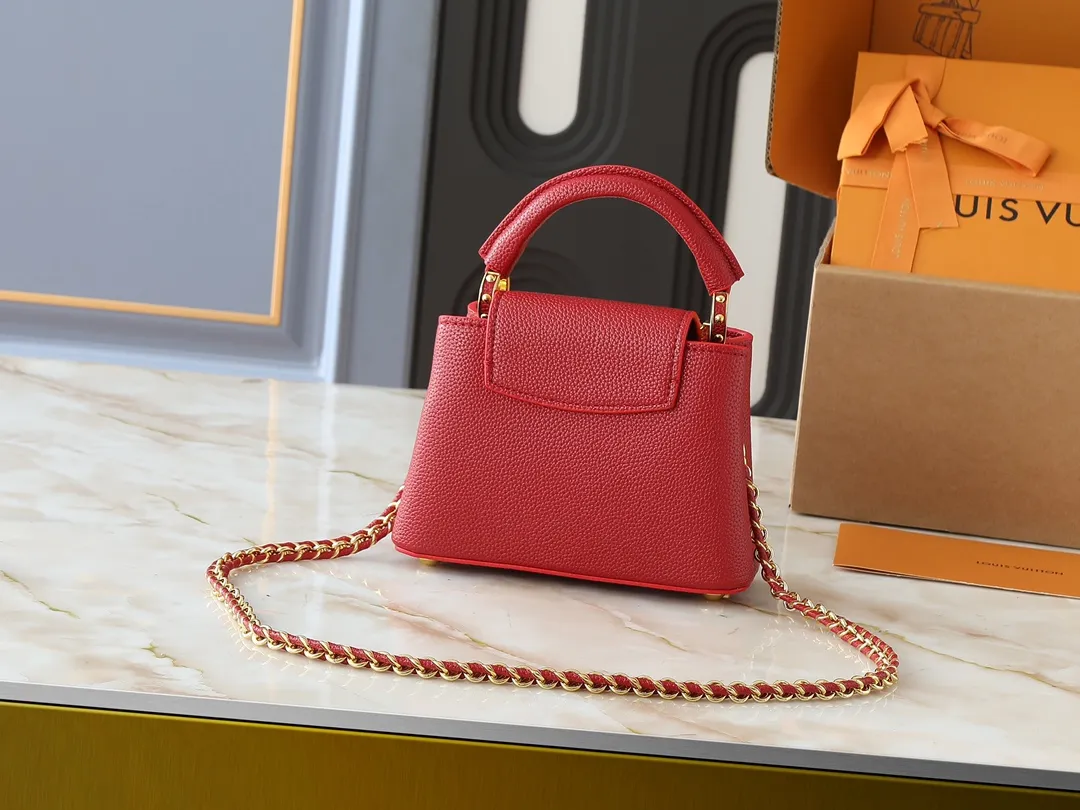 💰400💰Guangzhou goods Upgraded from the original M24583 M24584 M24585 Gold and diamond corolla This Capucines Flower Crown handbag is made of full-grain Taurillon leather and is embellished with Monogram flowers. Each flower is shaped by exquisite crystal diamonds. The LV logo and flowers echo each other, giving this soft handbag a jewel-like luster. Use the detachable shoulder strap cleverly to switch between shoulder and crossbody. Dimensions: 21.0 x 14.0 x 8.0 cm