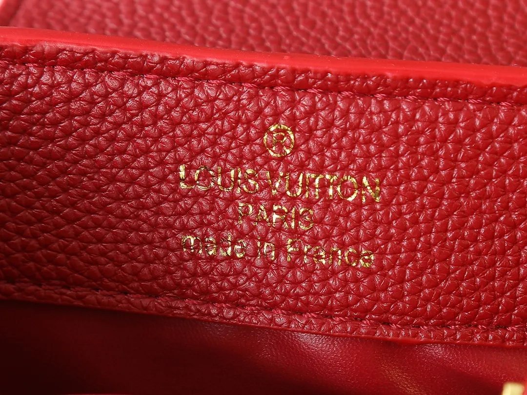 💰400💰Guangzhou goods Upgraded from the original M24583 M24584 M24585 Gold and diamond corolla This Capucines Flower Crown handbag is made of full-grain Taurillon leather and is embellished with Monogram flowers. Each flower is shaped by exquisite crystal diamonds. The LV logo and flowers echo each other, giving this soft handbag a jewel-like luster. Use the detachable shoulder strap cleverly to switch between shoulder and crossbody. Dimensions: 21.0 x 14.0 x 8.0 cm