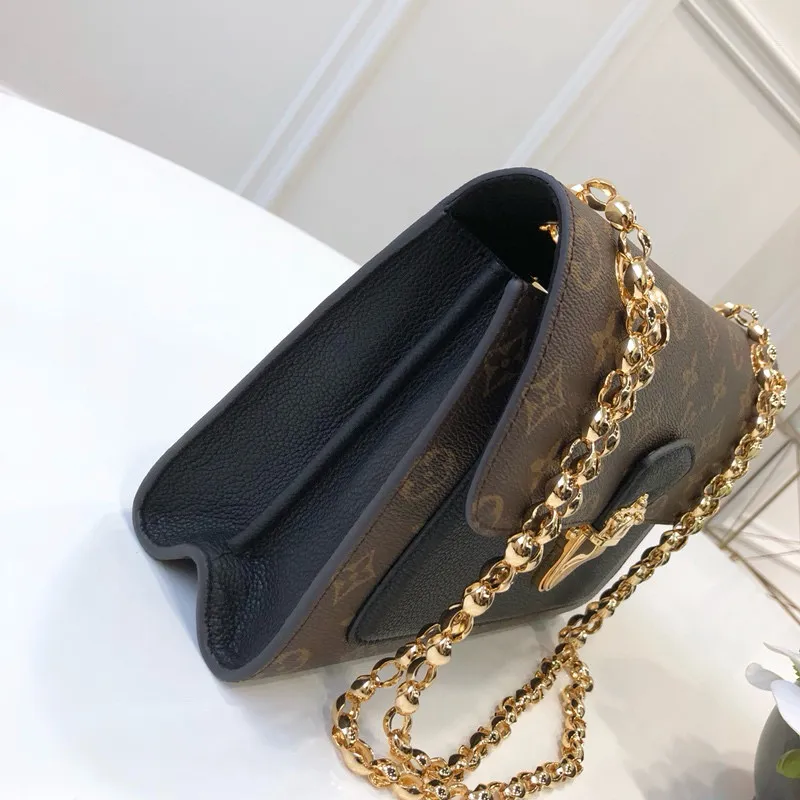 💰1040 (Steel Chain) Top Original Order🌹🌹M41730 Perfect combination of classic Monogram canvas and exquisite calfskin! This model perfectly combines a shoulder carry with a versatile essential. The exquisite crown buckle fully displays the queen's style. Size: 27x20x10cm