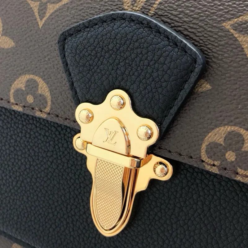 💰1040 (Steel Chain) Top Original Order🌹🌹M41730 Perfect combination of classic Monogram canvas and exquisite calfskin! This model perfectly combines a shoulder carry with a versatile essential. The exquisite crown buckle fully displays the queen's style. Size: 27x20x10cm