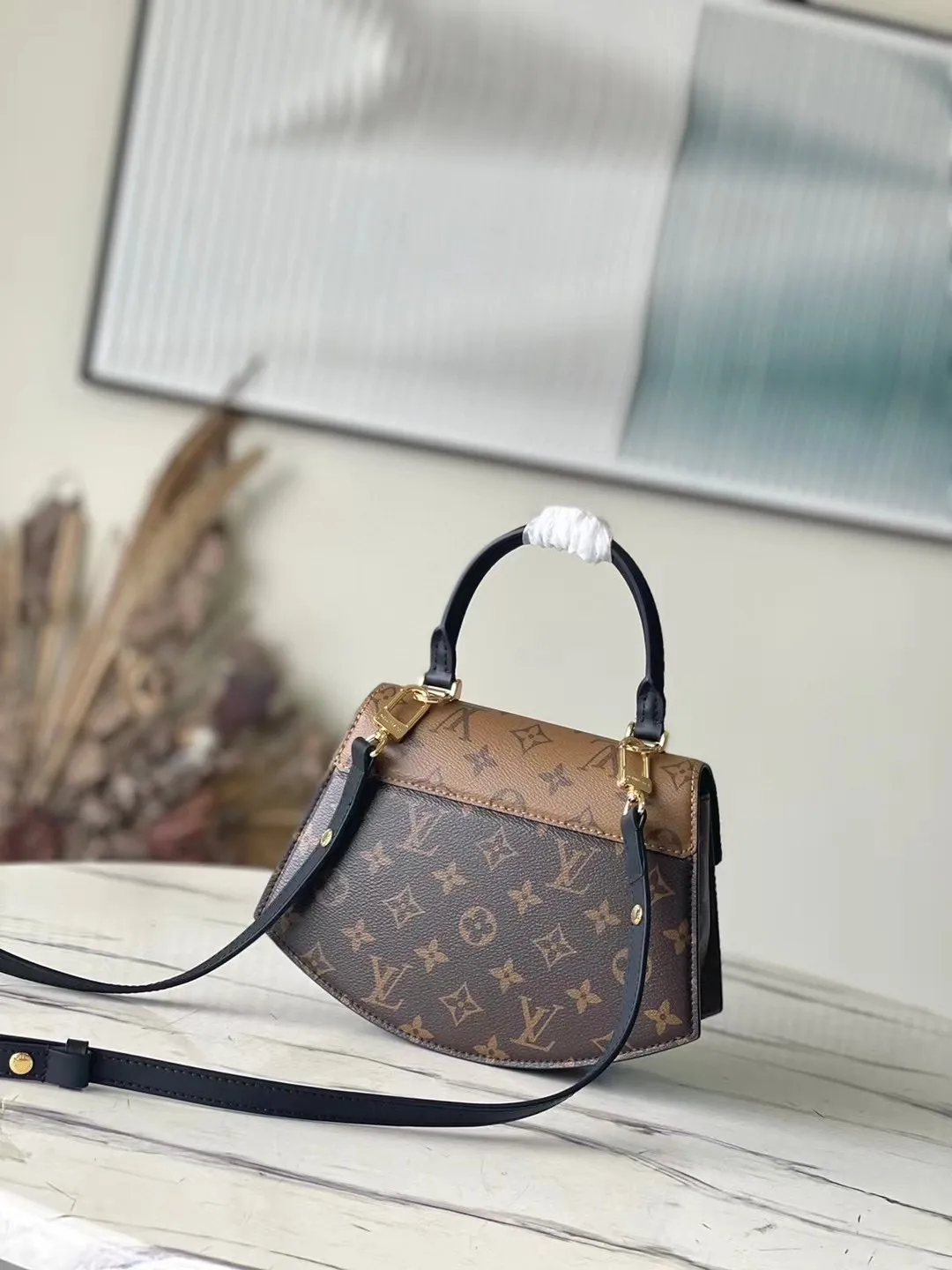 💰840 Top Original M46548 Yellow Flower S23 New Style Designed with classic color-blocked presbyopia and unique fan shape, it is very fashionable and individual, and can be carried cross-body! Size: 23.5*16.5*8cm