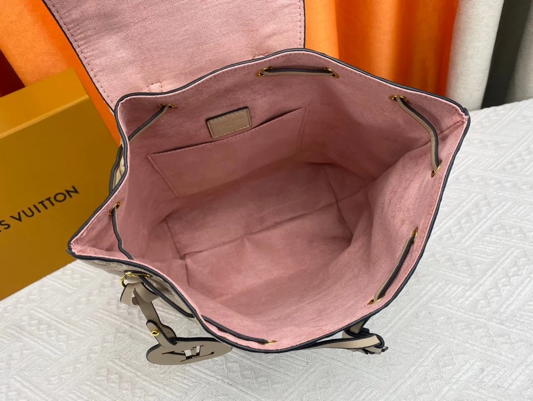 P220 M45501M45410M45205MM45397-The Montsouris backpack, which came out in 1994, is this time covered in Monogram Empreinte embossed leather, embellished with vintage metal buckles and LV charms. The zippered outer pocket allows for easy access, and the adjustable shoulder strap provides a comfortable shoulder carrying experience. Detailed features 27.5 x 33.0 x 14.0 cm (L x H x W) Embossed cowhide Leather trim Microfiber lining Metal hardware Leather carrying handle Adjustable leather shoulder strap Magnetic closure with drawstring Removable leather LV charm Zippered outer pocket Open inner pocket Handle: single handle