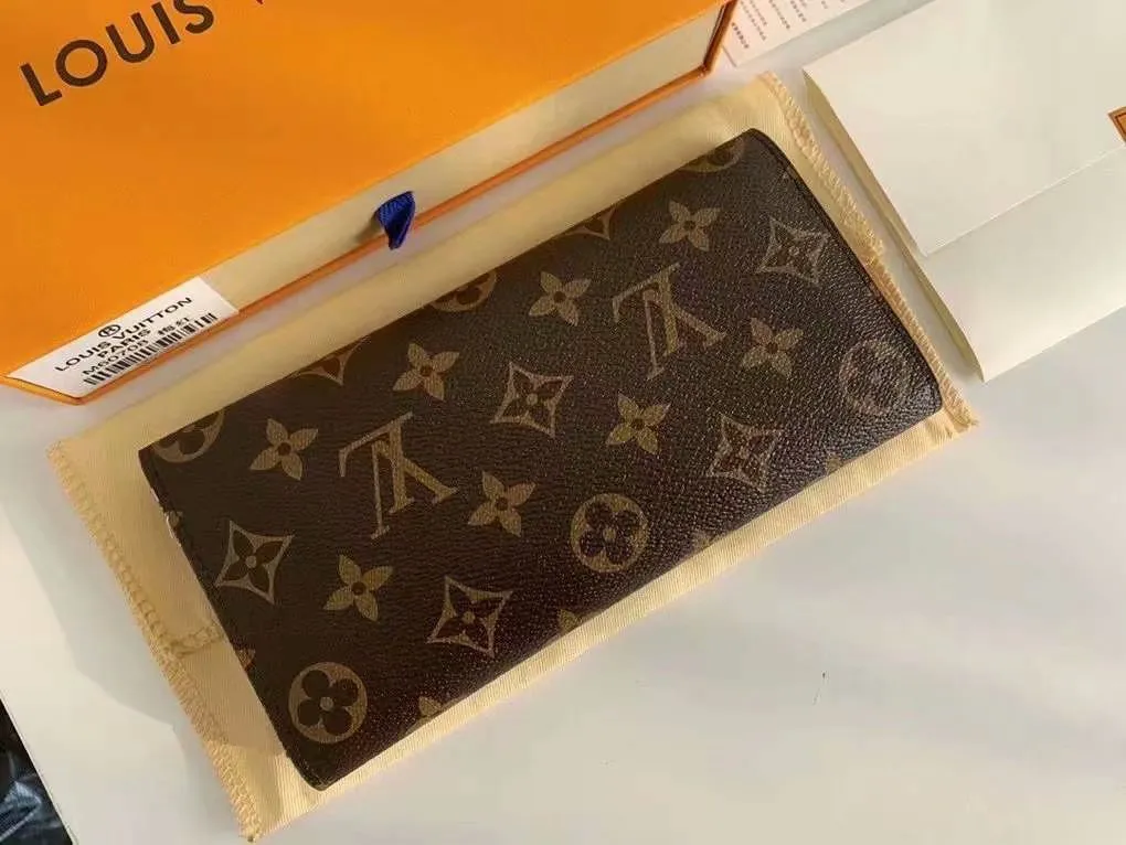 The P110Josephine Wallet is inspired by Louis Vuitton's first wallet. It is made of soft Monogram canvas and lined with brightly colored lining, giving the brand's classic design a unique and stylish beauty. The long, flat shape makes it easy to slip into any pocket or handbag. Model: M60708 Size: 19/10.