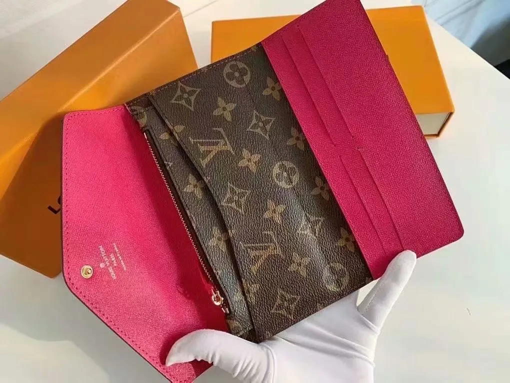 The P110Josephine Wallet is inspired by Louis Vuitton's first wallet. It is made of soft Monogram canvas and lined with brightly colored lining, giving the brand's classic design a unique and stylish beauty. The long, flat shape makes it easy to slip into any pocket or handbag. Model: M60708 Size: 19/10.