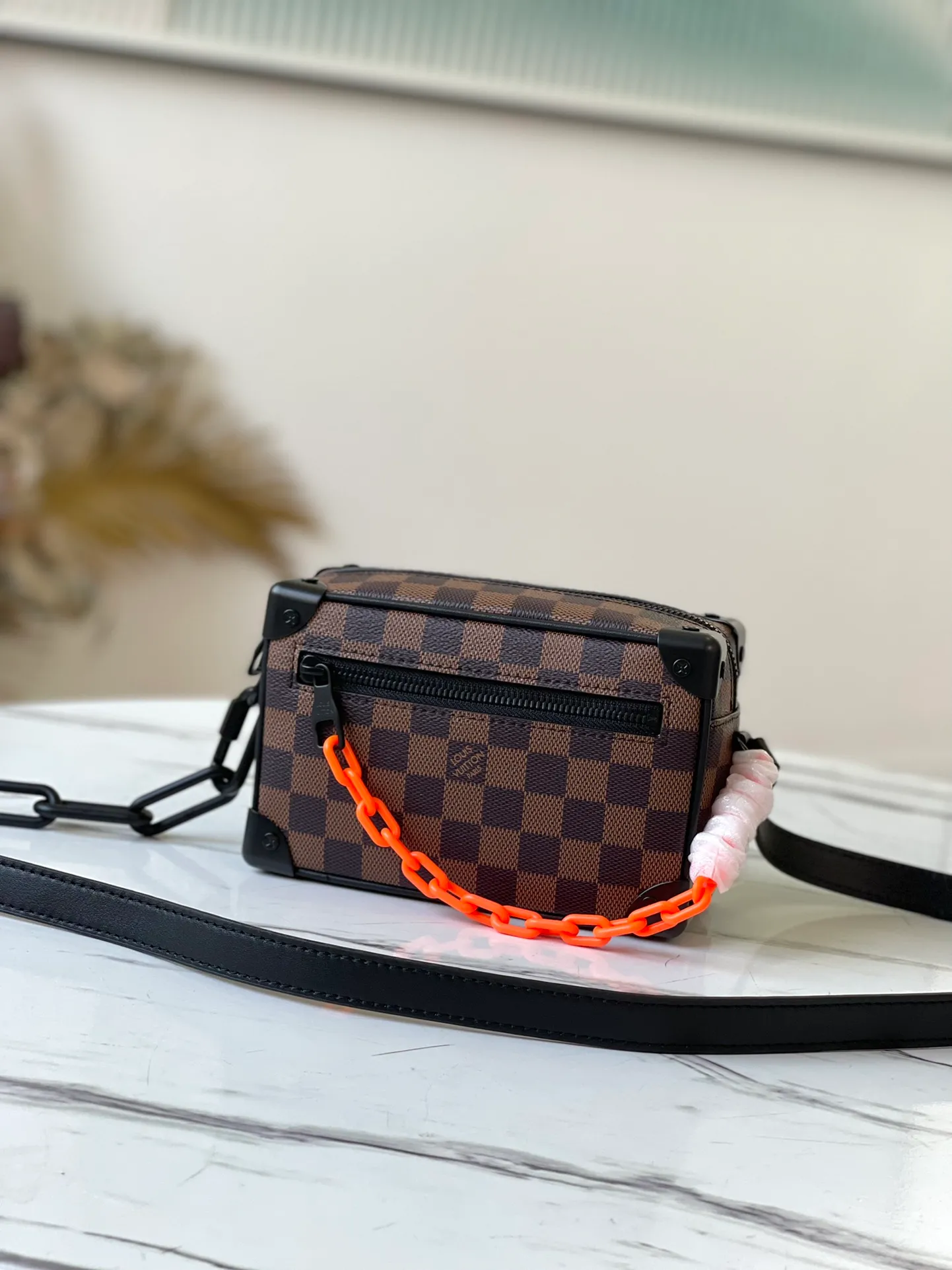 💰800 top original order M44480 is out of style. Designer Virgil Abloh has settled in Lvjia for the first time. As soon as the fashion show came out, the brothers and sisters took various street photos and posted them. It was so good. A must buy ~ Size: 18.5*12.5*7cm