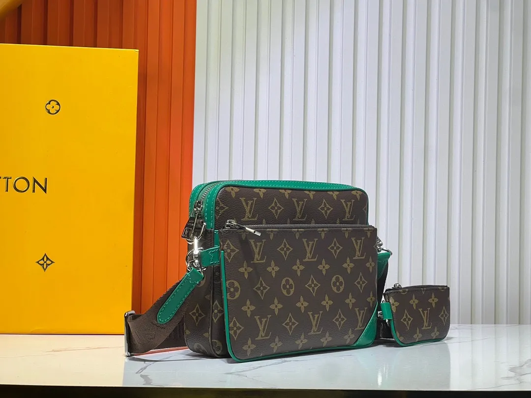 Batch 300💰M12766 M69443 M45320 New men's bag three-piece messenger bag series This Trio messenger bag uses Monogram Eclipse Reverse canvas and eye-catching details to create a three-in-one design. The zippered front pocket and coin purse on the shoulder strap are both detachable, enriching the functional design with the main pocket. The adjustable and removable fabric shoulder strap is embellished with the Louis Vuitton logo and provides a comfortable shoulder-carrying experience. Dimensions: 25.0×18.5×7.0