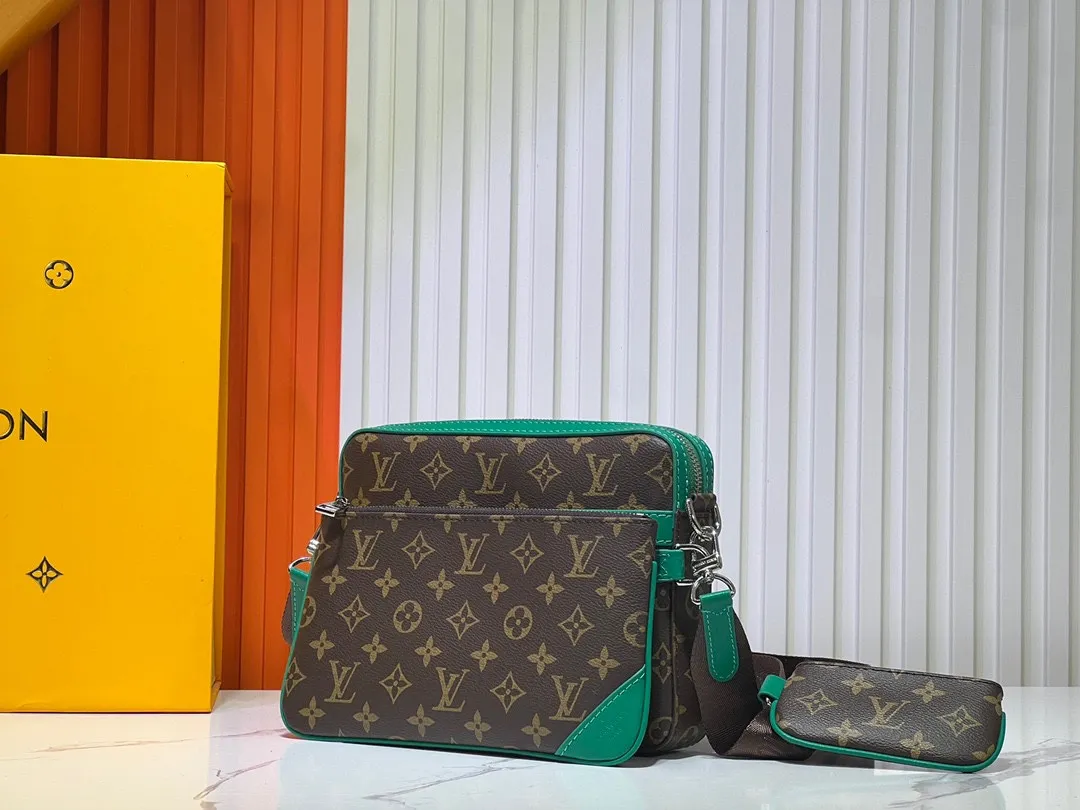 Batch 300💰M12766 M69443 M45320 New men's bag three-piece messenger bag series This Trio messenger bag uses Monogram Eclipse Reverse canvas and eye-catching details to create a three-in-one design. The zippered front pocket and coin purse on the shoulder strap are both detachable, enriching the functional design with the main pocket. The adjustable and removable fabric shoulder strap is embellished with the Louis Vuitton logo and provides a comfortable shoulder-carrying experience. Dimensions: 25.0×18.5×7.0