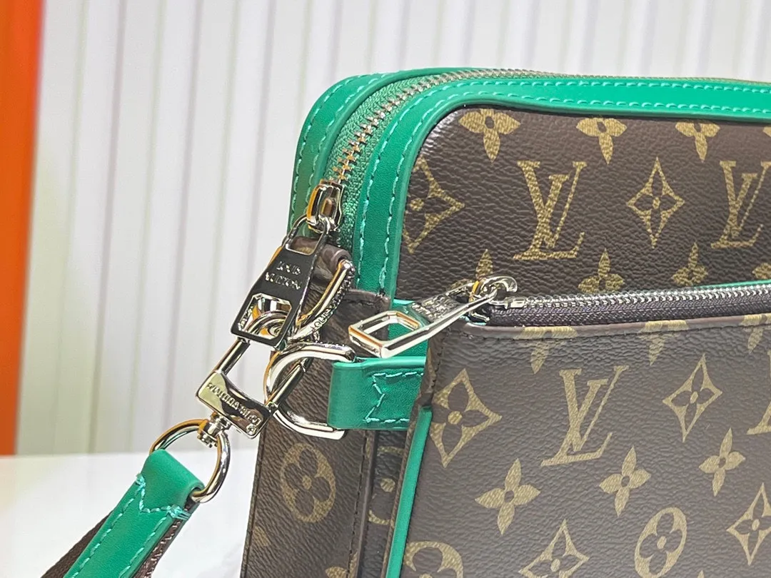 Batch 300💰M12766 M69443 M45320 New men's bag three-piece messenger bag series This Trio messenger bag uses Monogram Eclipse Reverse canvas and eye-catching details to create a three-in-one design. The zippered front pocket and coin purse on the shoulder strap are both detachable, enriching the functional design with the main pocket. The adjustable and removable fabric shoulder strap is embellished with the Louis Vuitton logo and provides a comfortable shoulder-carrying experience. Dimensions: 25.0×18.5×7.0