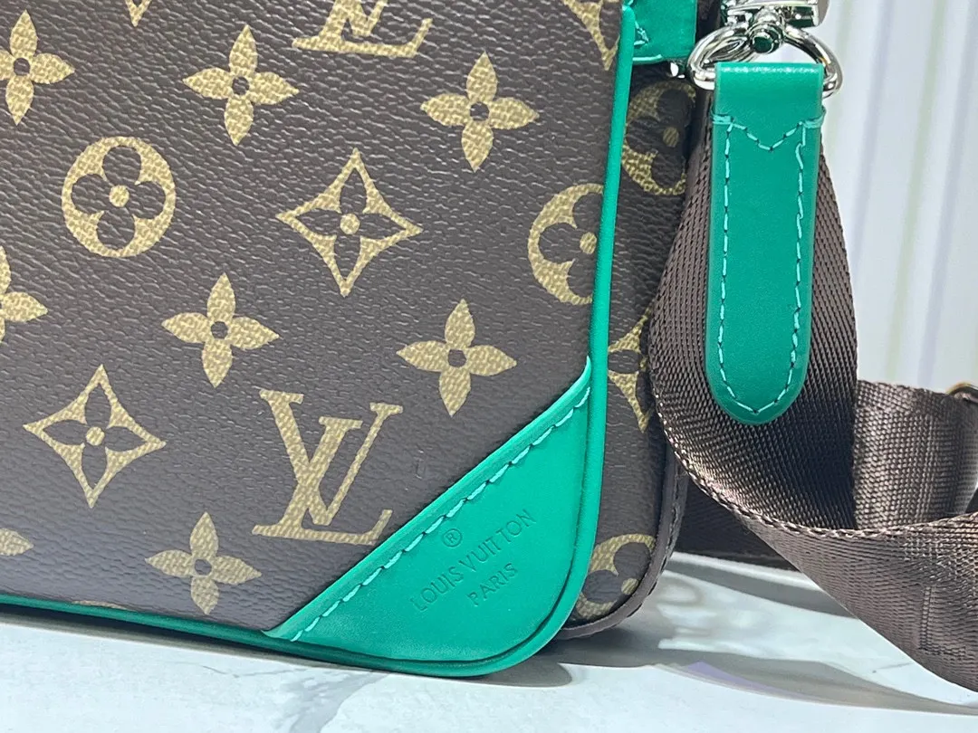 Batch 300💰M12766 M69443 M45320 New men's bag three-piece messenger bag series This Trio messenger bag uses Monogram Eclipse Reverse canvas and eye-catching details to create a three-in-one design. The zippered front pocket and coin purse on the shoulder strap are both detachable, enriching the functional design with the main pocket. The adjustable and removable fabric shoulder strap is embellished with the Louis Vuitton logo and provides a comfortable shoulder-carrying experience. Dimensions: 25.0×18.5×7.0
