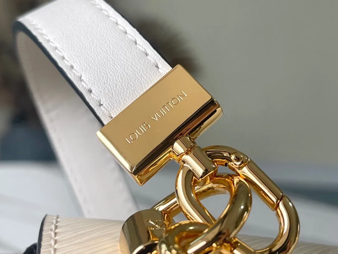 💰1160 (first-grain leather) top original single M59403 beige This Twist medium handbag is a new double chain embedded with hand-enameled Monogram flowers, which can release a feminine atmosphere whether used as decoration or to expand the carrying method. Twist twist lock continues the classic element. Dimensions: 23 x 17 x 9.5 cm
