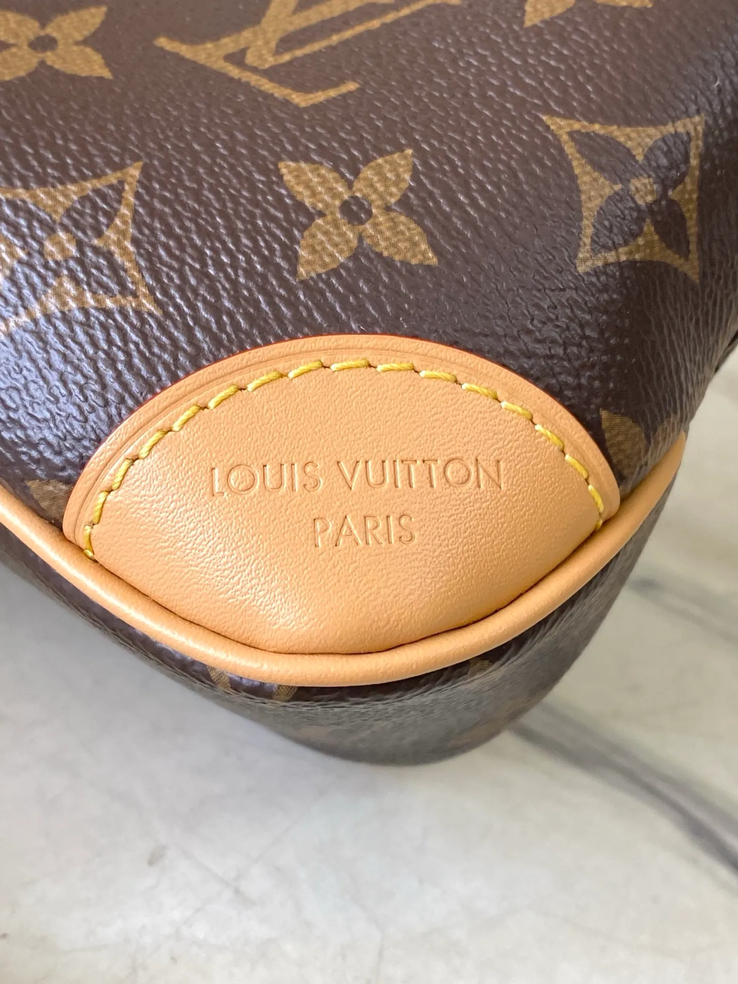 💰740 (mini size) steel hardware top quality original M25519 Boulogne Mini handbag is made of classic Monogram canvas. The shoulder strap allows you to choose between long and short shoulder or cross-body wear. It can be removed to transform into a chain bag or clutch bag. 20.0x 14.5x 7.0 cm (length x height x width)