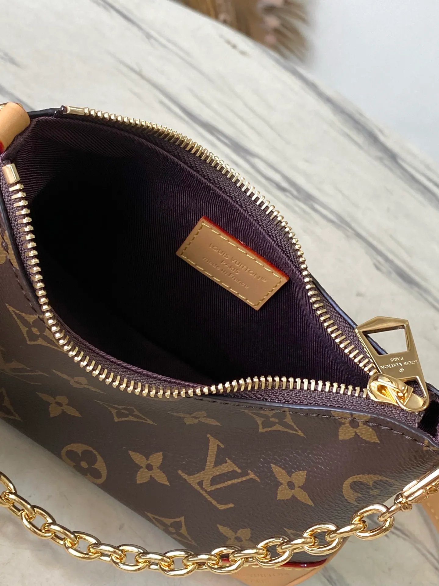 💰740 (mini size) steel hardware top quality original M25519 Boulogne Mini handbag is made of classic Monogram canvas. The shoulder strap allows you to choose between long and short shoulder or cross-body wear. It can be removed to transform into a chain bag or clutch bag. 20.0x 14.5x 7.0 cm (length x height x width)