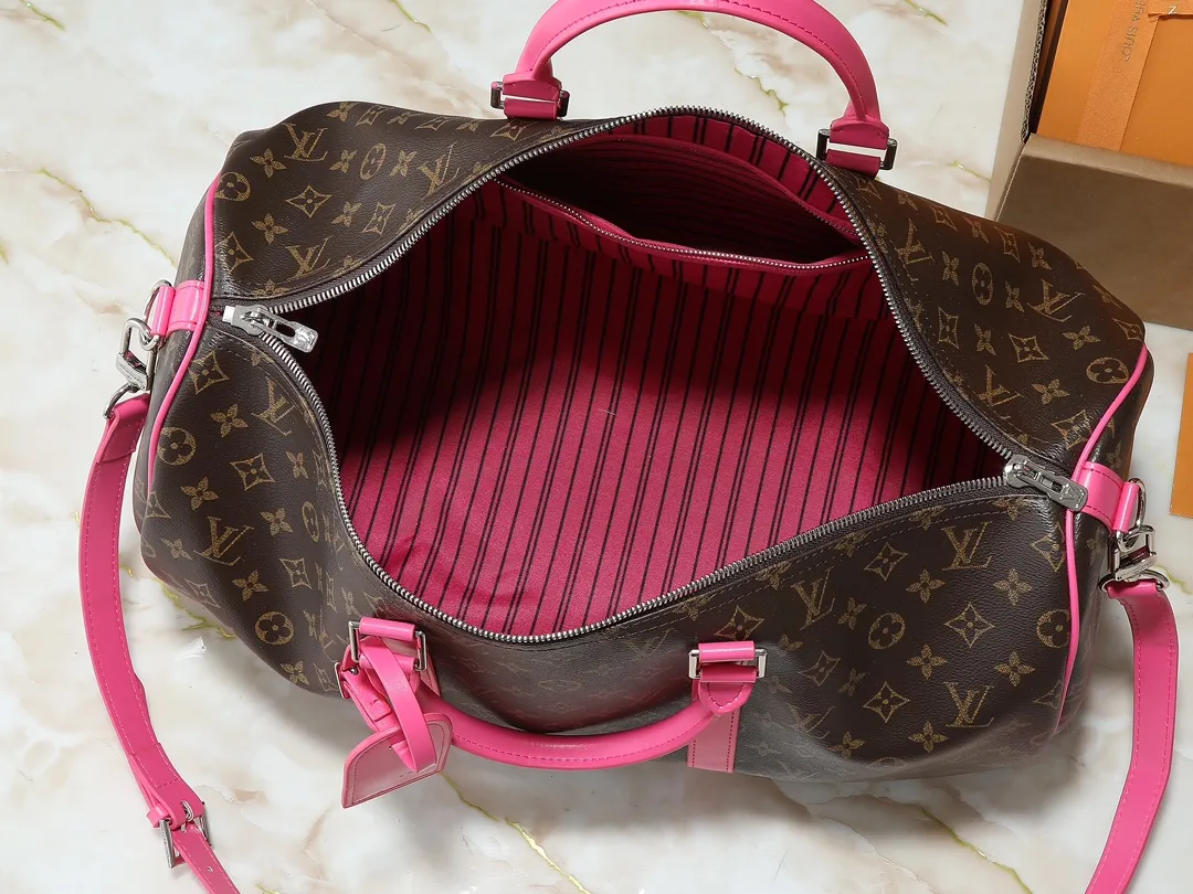 💰320💰Upgraded original M46771 yellow M46775 purple M46772 blue M46769 red M46770 orange M46774 green M46773 rose red This Keepall Bandoulière 50 travel bag is made of Monogram Macassar canvas, which simultaneously renders bright colors for the side straps, nameplate, fabric lining and top leather handle. The size of your carry-on luggage hides plenty of space. 50.0 x 29.0 x 23.0 cm (length x height x width)