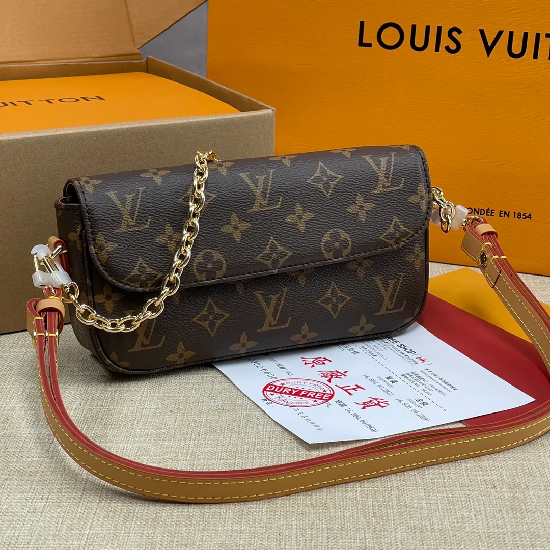 [Upgraded version] P460💰Upgraded version M81911🐶 Comes with complete packaging 💝Wallet On Chain Ivy handbag is made of Monogram canvas, inspired by the Sac Recoleta handbag in the 2000s. The card compartment and zippered inner pocket can accommodate daily needs, and the chain and adjustable leather shoulder strap are detachable, allowing for long and short shoulder and cross-body wear options. 🎉Dimensions: 23.5 x 12 x 4.3 cm
