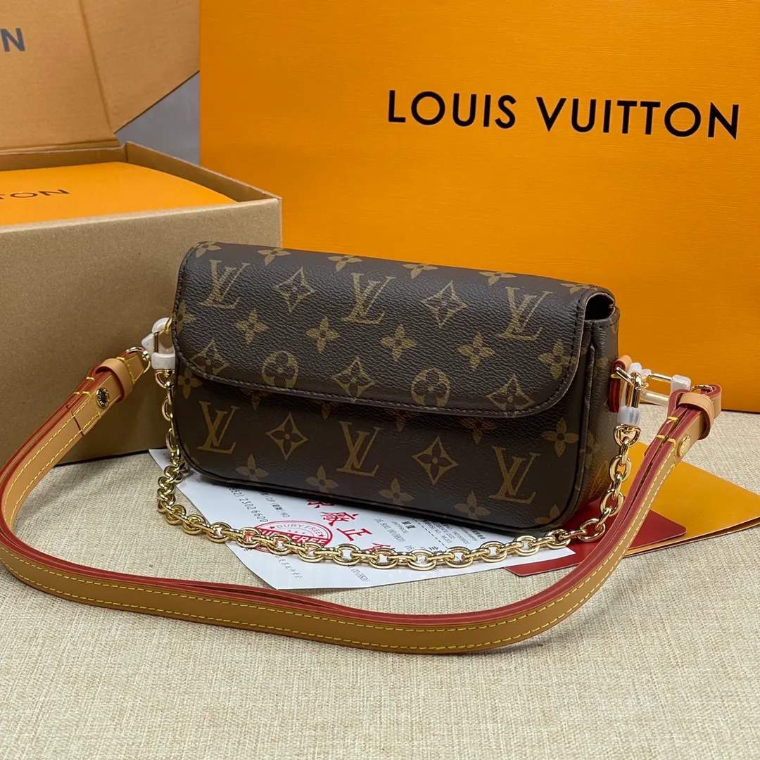 [Upgraded version] P460💰Upgraded version M81911🐶 Comes with complete packaging 💝Wallet On Chain Ivy handbag is made of Monogram canvas, inspired by the Sac Recoleta handbag in the 2000s. The card compartment and zippered inner pocket can accommodate daily needs, and the chain and adjustable leather shoulder strap are detachable, allowing for long and short shoulder and cross-body wear options. 🎉Dimensions: 23.5 x 12 x 4.3 cm