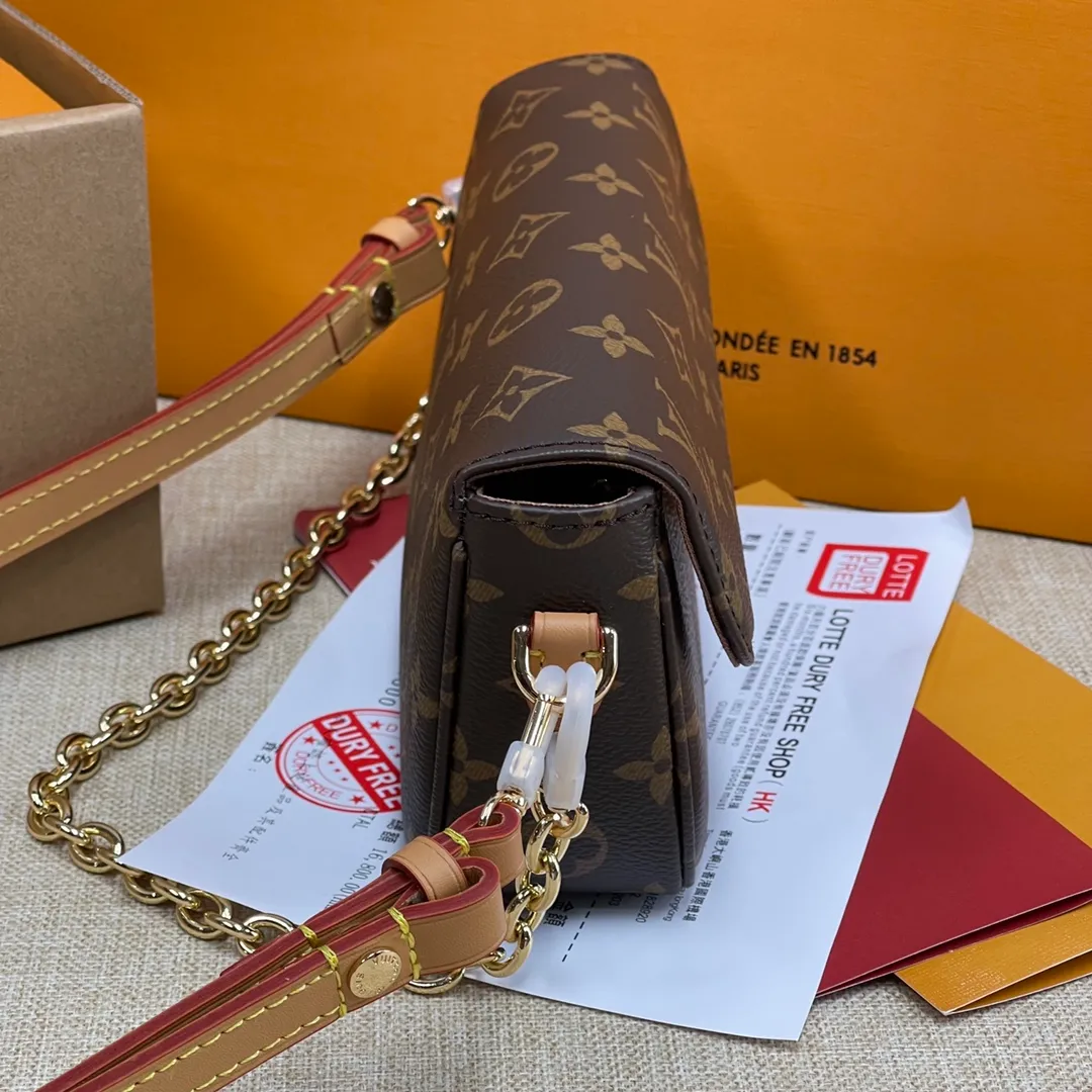 [Upgraded version] P460💰Upgraded version M81911🐶 Comes with complete packaging 💝Wallet On Chain Ivy handbag is made of Monogram canvas, inspired by the Sac Recoleta handbag in the 2000s. The card compartment and zippered inner pocket can accommodate daily needs, and the chain and adjustable leather shoulder strap are detachable, allowing for long and short shoulder and cross-body wear options. 🎉Dimensions: 23.5 x 12 x 4.3 cm