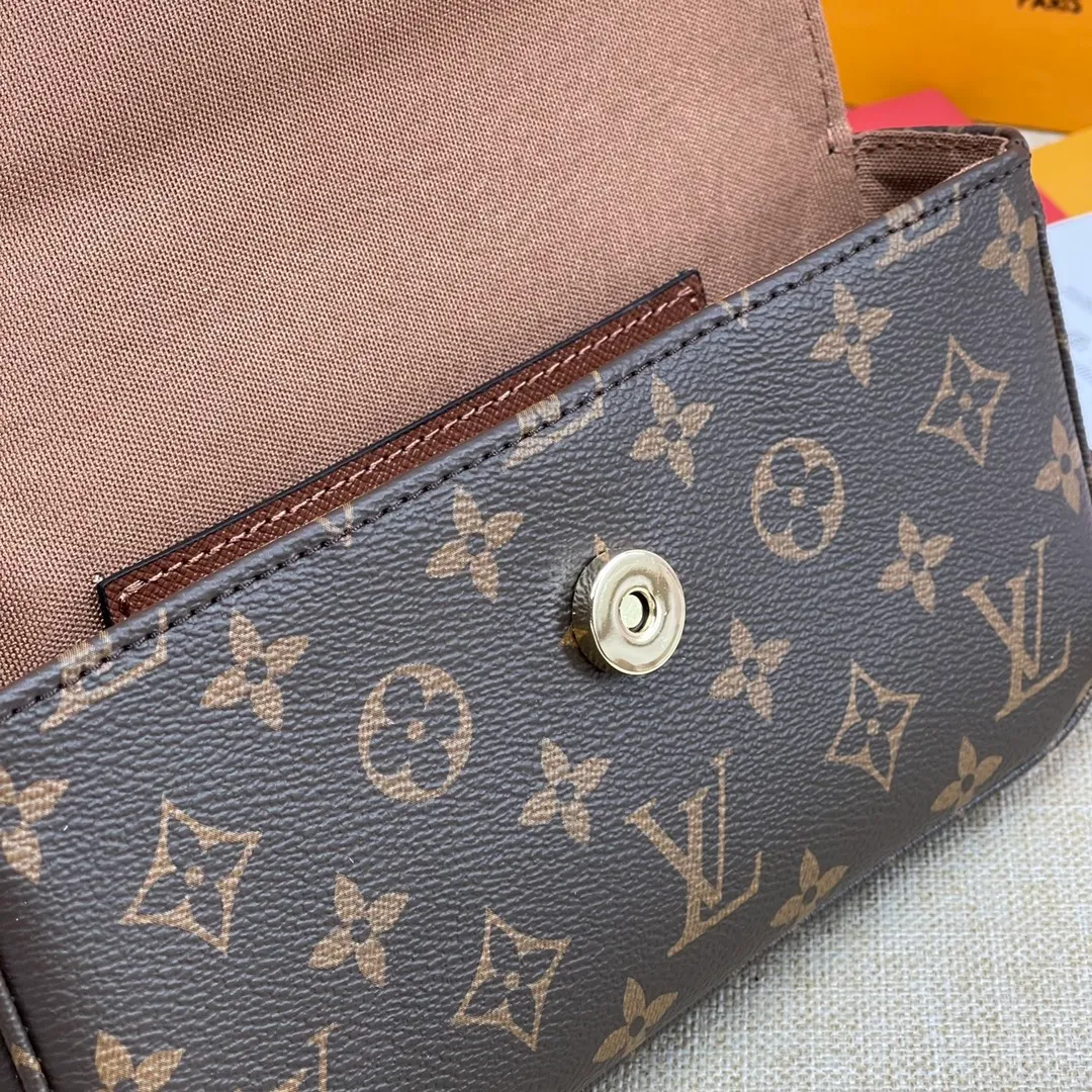 [Upgraded version] P460💰Upgraded version M81911🐶 Comes with complete packaging 💝Wallet On Chain Ivy handbag is made of Monogram canvas, inspired by the Sac Recoleta handbag in the 2000s. The card compartment and zippered inner pocket can accommodate daily needs, and the chain and adjustable leather shoulder strap are detachable, allowing for long and short shoulder and cross-body wear options. 🎉Dimensions: 23.5 x 12 x 4.3 cm
