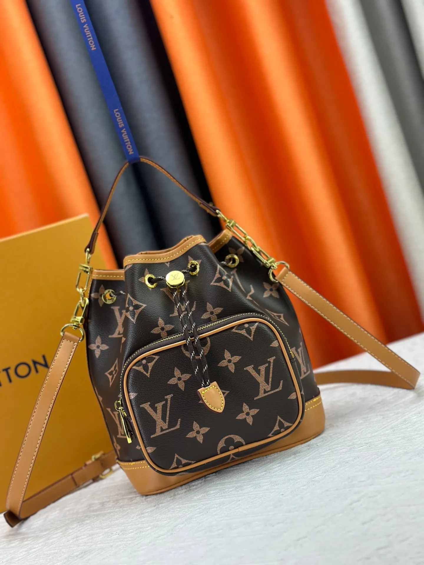 P260 Upgraded from the original M14199, it is infinitely charming and unleashes your fashion attitude. It has a unique appearance and is simply a fashion item that cannot be missed. Different from the softness of a canvas bag, it creates a free and easy feeling when worn on the back. It is super textured and is loved by fashionistas!  Size: 17/12/19