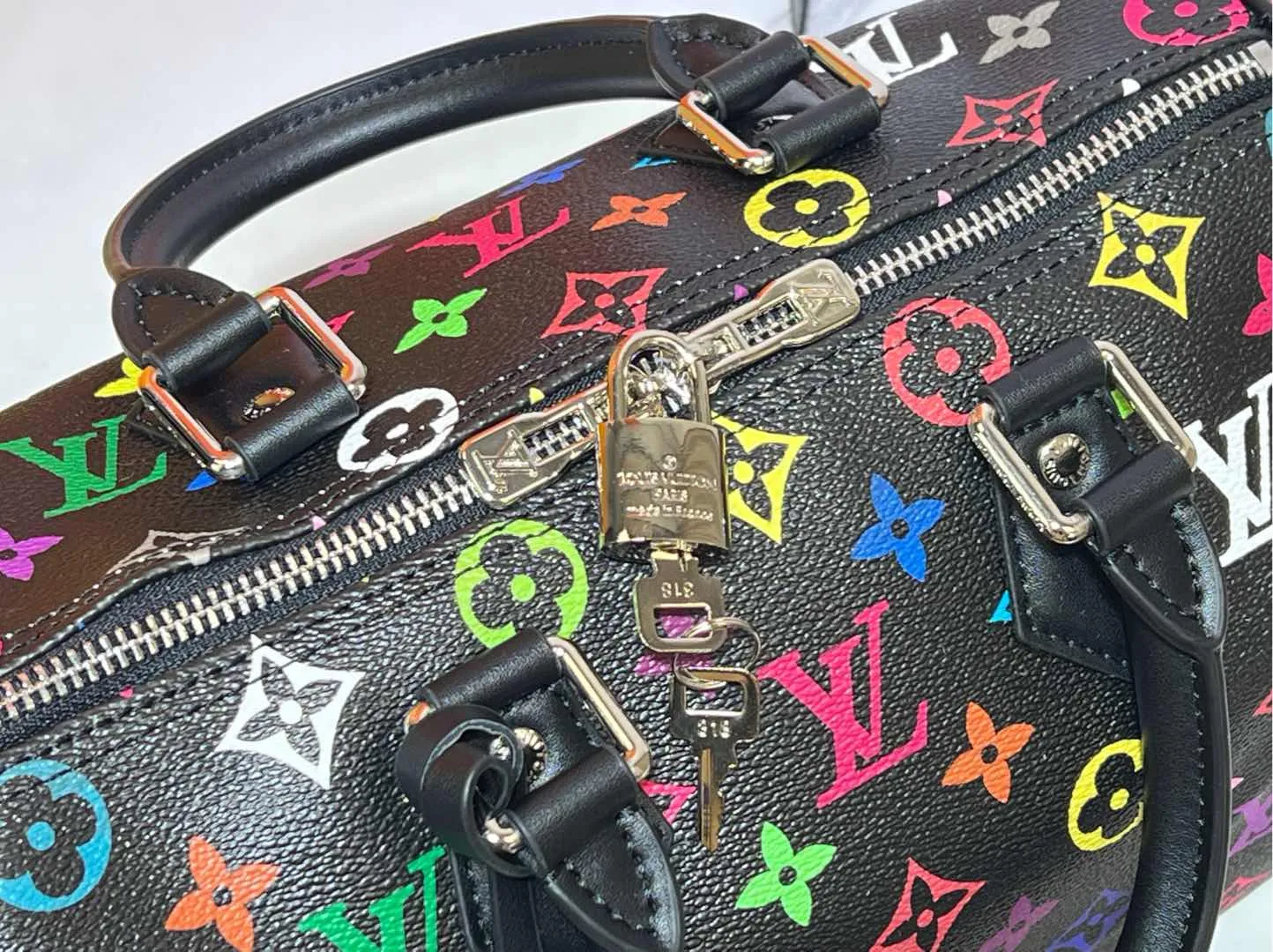 Batch 280💰Upgraded original M13805 M13257 M40390 lv Murakami Takashi co-branded NANOSPEEDY handbag This Nano Speedy handbag combines Monogram canvas and cow leather trim printing, with 33 colorful colors to interpret white tricolor and black tricolor. It has been launched in twelve sections and is very popular around the world and is loved by celebrities and celebrities. 25.0 x 19.0 x 15.0 cm