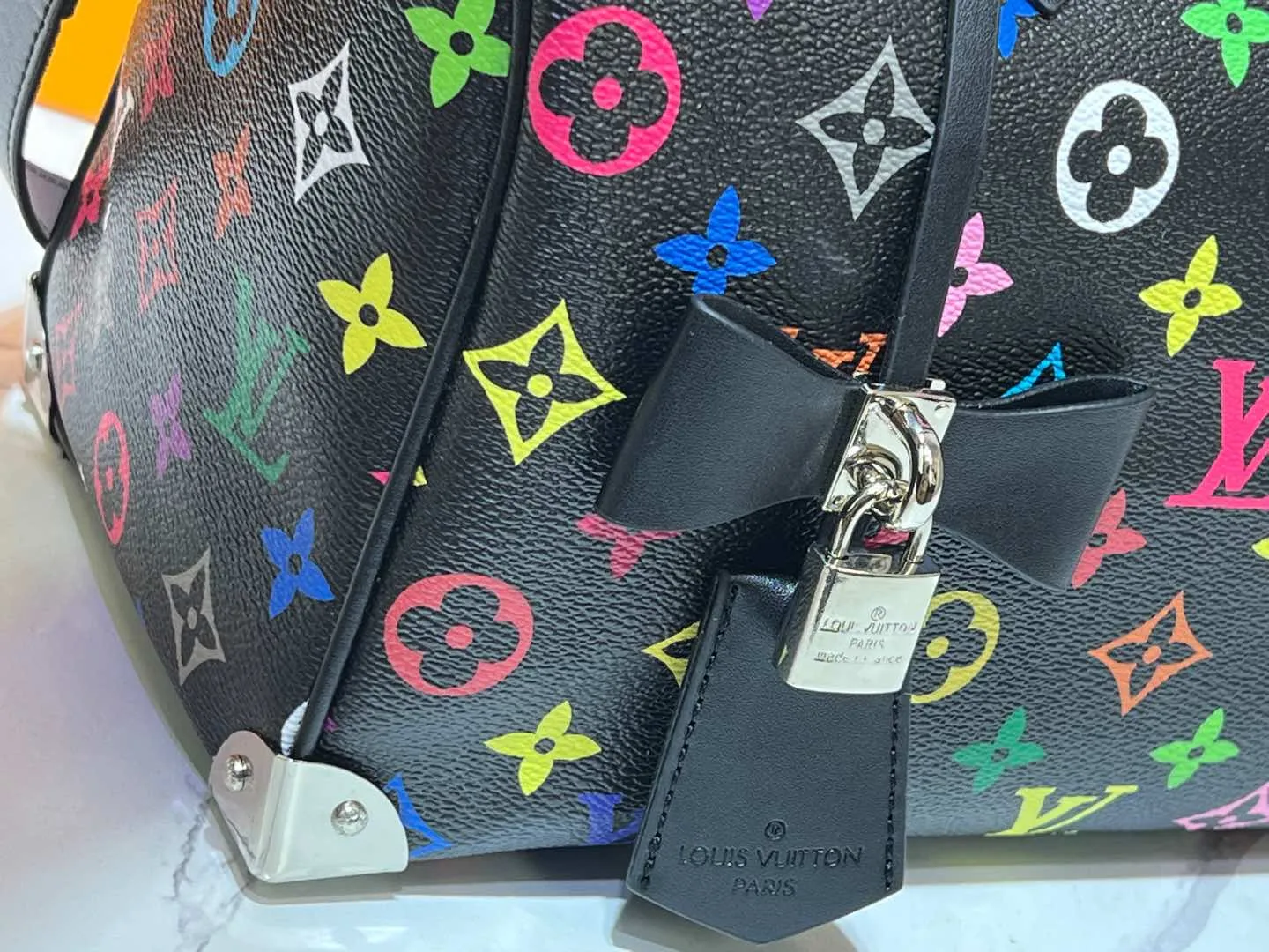 Batch 280💰Upgraded original M13805 M13257 M40390 lv Murakami Takashi co-branded NANOSPEEDY handbag This Nano Speedy handbag combines Monogram canvas and cow leather trim printing, with 33 colorful colors to interpret white tricolor and black tricolor. It has been launched in twelve sections and is very popular around the world and is loved by celebrities and celebrities. 25.0 x 19.0 x 15.0 cm