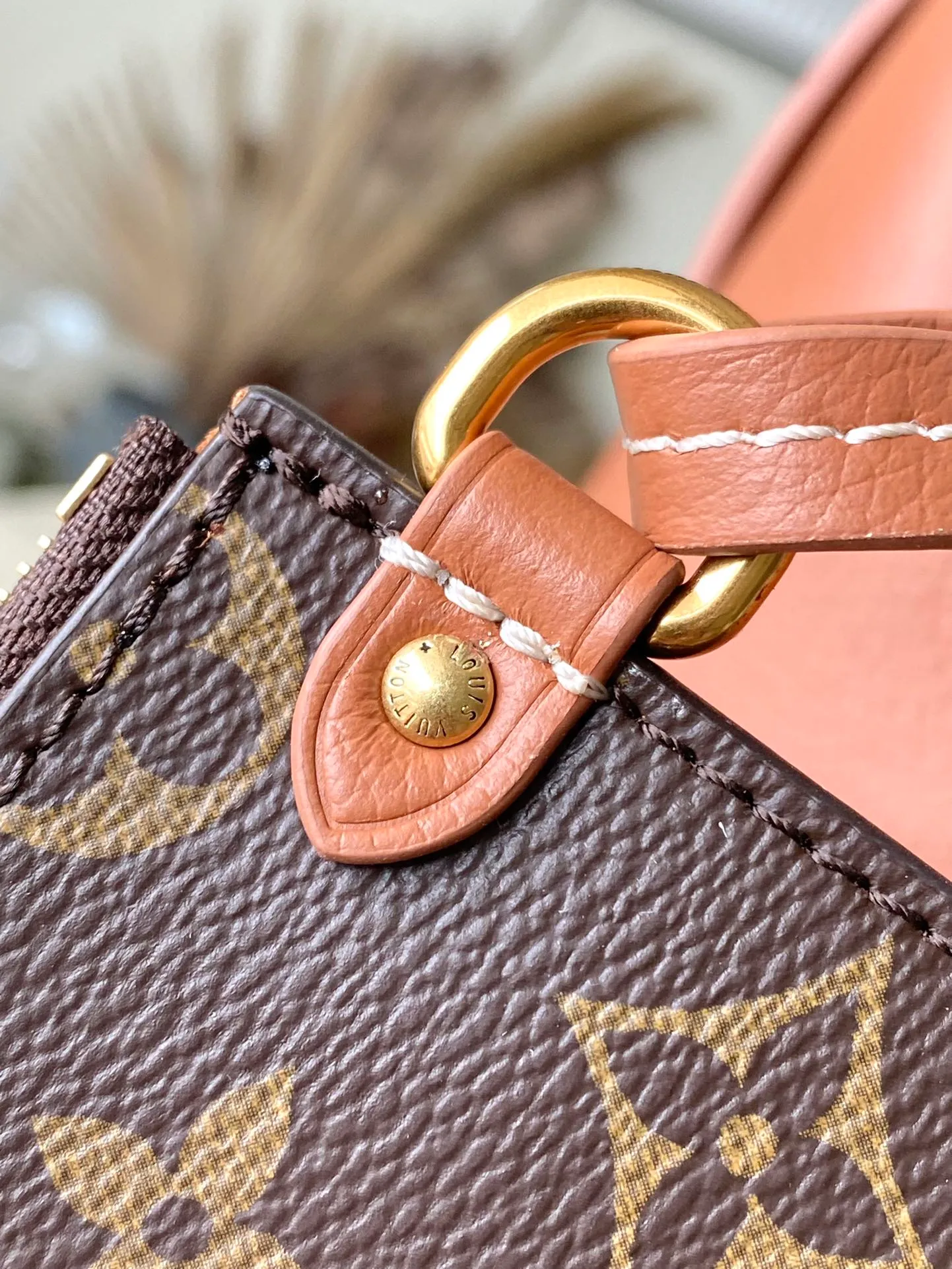 💰1160 (top layer leather) top original order M24974, caramel color, supports counter inspection, the photos taken of duty-free goods are consistent with the product, and the packaging is not opened. This product is an exclusive duty-free product in the market and is the highest-end product. Inspection is supported. This product has passed strict inspection and is flawless. Please wear gloves when touching the product. This product is not returnable or exchangeable. Please confirm the product first and then remove the label on the handle. This product is temporarily not open to the public, only regular customers, and is in short supply. Dimensions: 31 x 35 x 18 cm