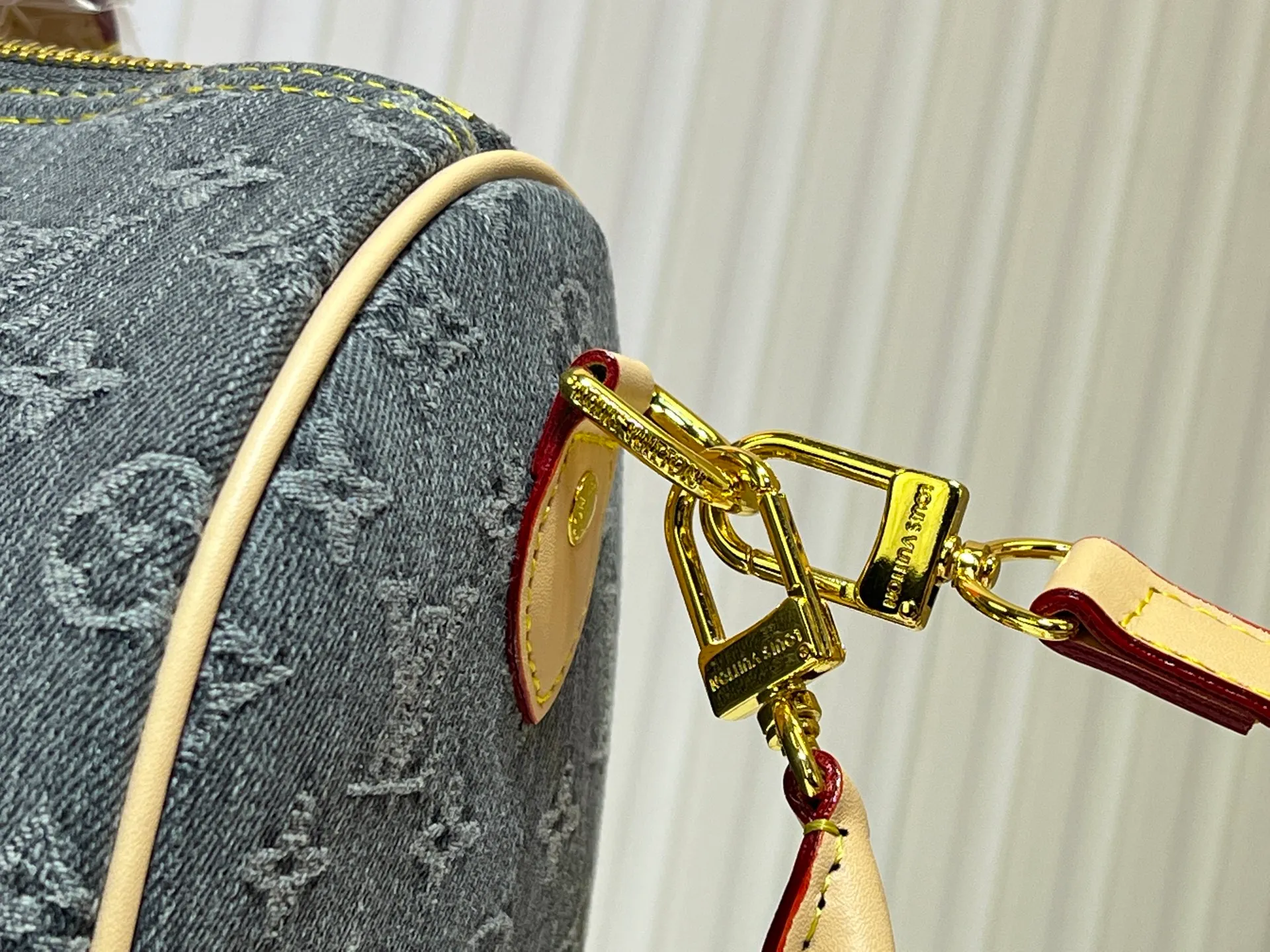 Batch 300💰M13443 M40391 Denim denim Louis Vuitton collaborated with Takashi Murakami for the first time and launched the classic "Color Monogram" series, which immediately caused a trend storm. Based on the denim denim design launched in 2005, cherry elements are integrated into LV's classic Monogram canvas, showing the perfect combination of art and fashion. Size: 30x21x17