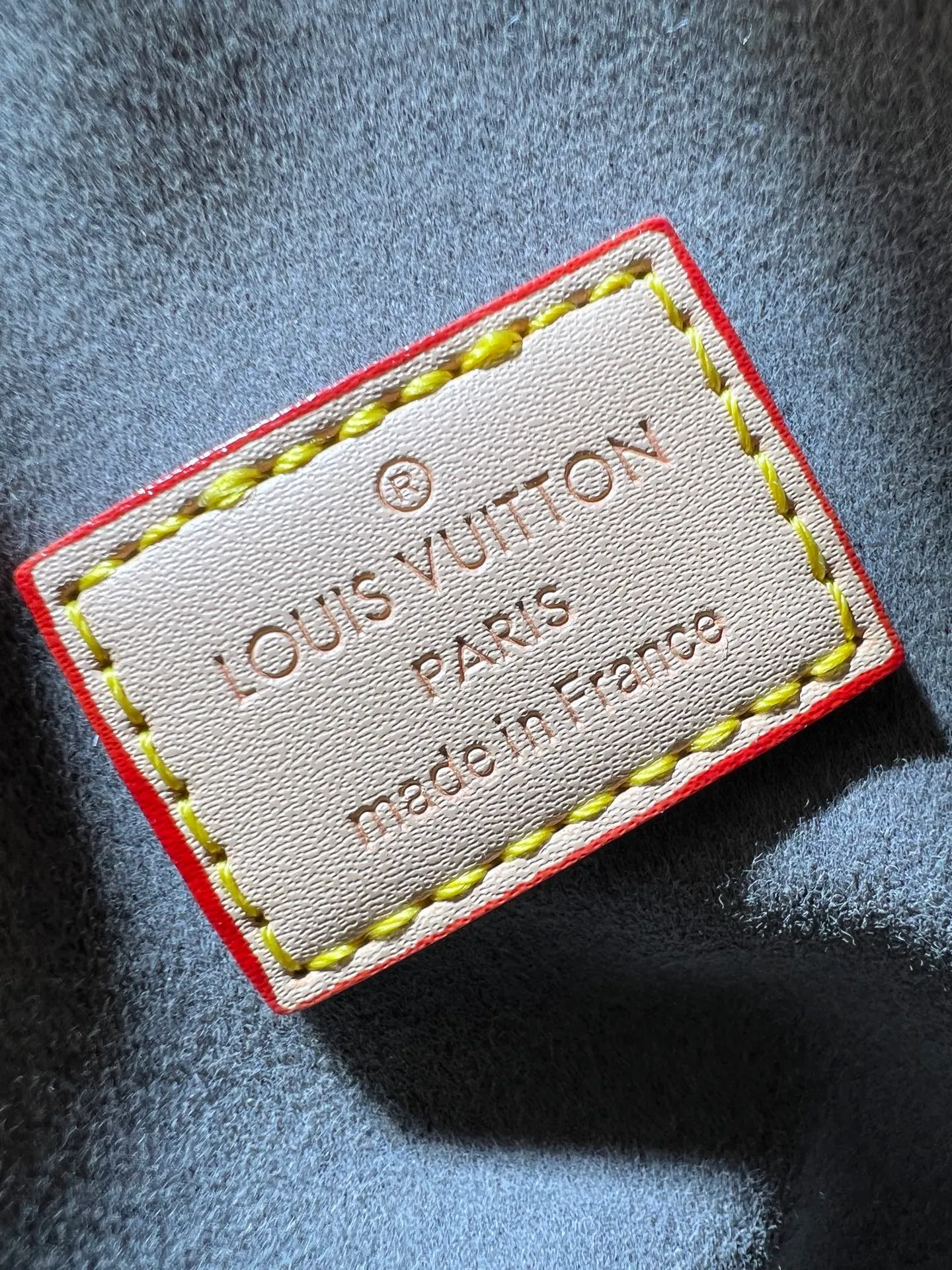 Batch 300💰M13443 M40391 Denim denim Louis Vuitton collaborated with Takashi Murakami for the first time and launched the classic "Color Monogram" series, which immediately caused a trend storm. Based on the denim denim design launched in 2005, cherry elements are integrated into LV's classic Monogram canvas, showing the perfect combination of art and fashion. Size: 30x21x17