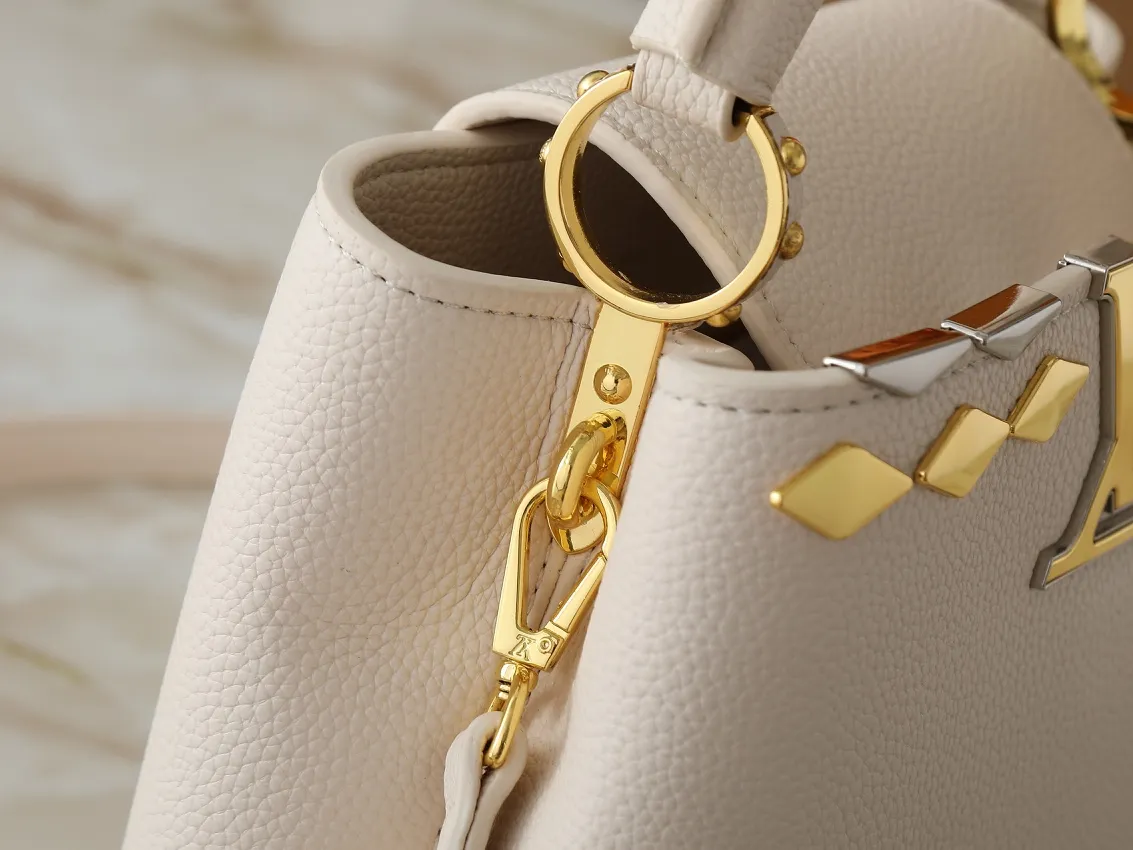 💰400💰Guangzhou goods Upgraded from the original M12135 M11964 M12751 This Capucines BB handbag is made of Taurillon cow leather, decorated with mixed metal rhombus Malletage elements on the upper edge, showing a gorgeous interpretation of the classic design. The flap allows for an external or internal style, the neat interior features multiple pockets, and the adjustable shoulder strap adds a cross-body option to the top handle. 27.0 x 17.3 x 9.0 cm (length x height x width)