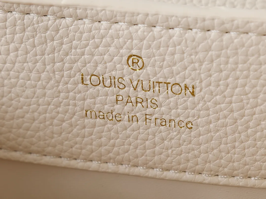 💰400💰Guangzhou goods Upgraded from the original M12135 M11964 M12751 This Capucines BB handbag is made of Taurillon cow leather, decorated with mixed metal rhombus Malletage elements on the upper edge, showing a gorgeous interpretation of the classic design. The flap allows for an external or internal style, the neat interior features multiple pockets, and the adjustable shoulder strap adds a cross-body option to the top handle. 27.0 x 17.3 x 9.0 cm (length x height x width)