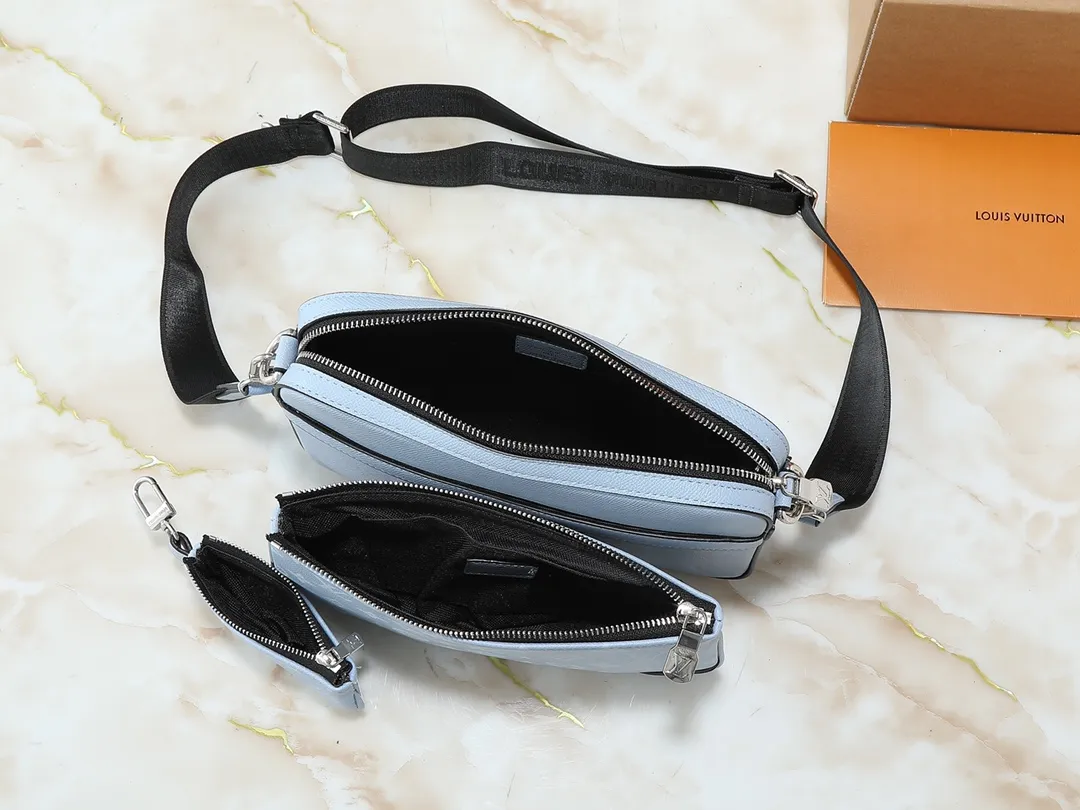 💰260💰Upgraded from the original M14069 M11648 M11645 M24754 M46603 M46602 M46604 M69443 This Trio messenger bag is made of Monogram embossed cow leather. The zippered front pocket and the small coin purse on the shoulder strap are both detachable, enriching the functional design with the main compartment. The removable and adjustable jacquard fabric shoulder strap is marked with the brand's logo for comfortable shoulder and cross-body wear. Size: 25×18.5×7cm