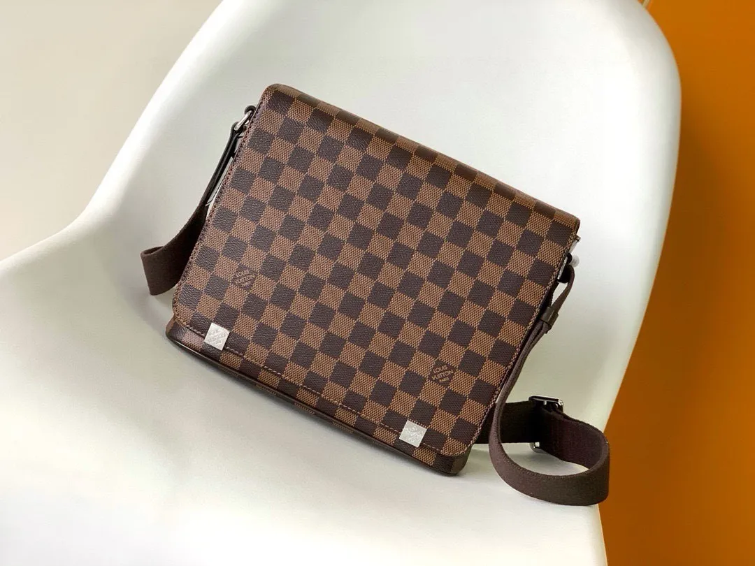 💰740 Top Original DISTRICT Small N41028 🌱Black check, N41031 non-check size 25cm The gorgeous Damier Ebène canvas completes the look.