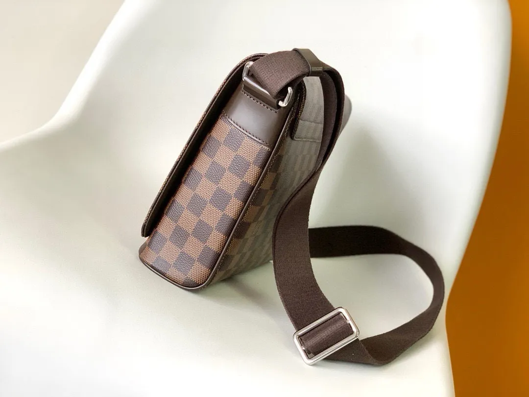 💰740 Top Original DISTRICT Small N41028 🌱Black check, N41031 non-check size 25cm The gorgeous Damier Ebène canvas completes the look.