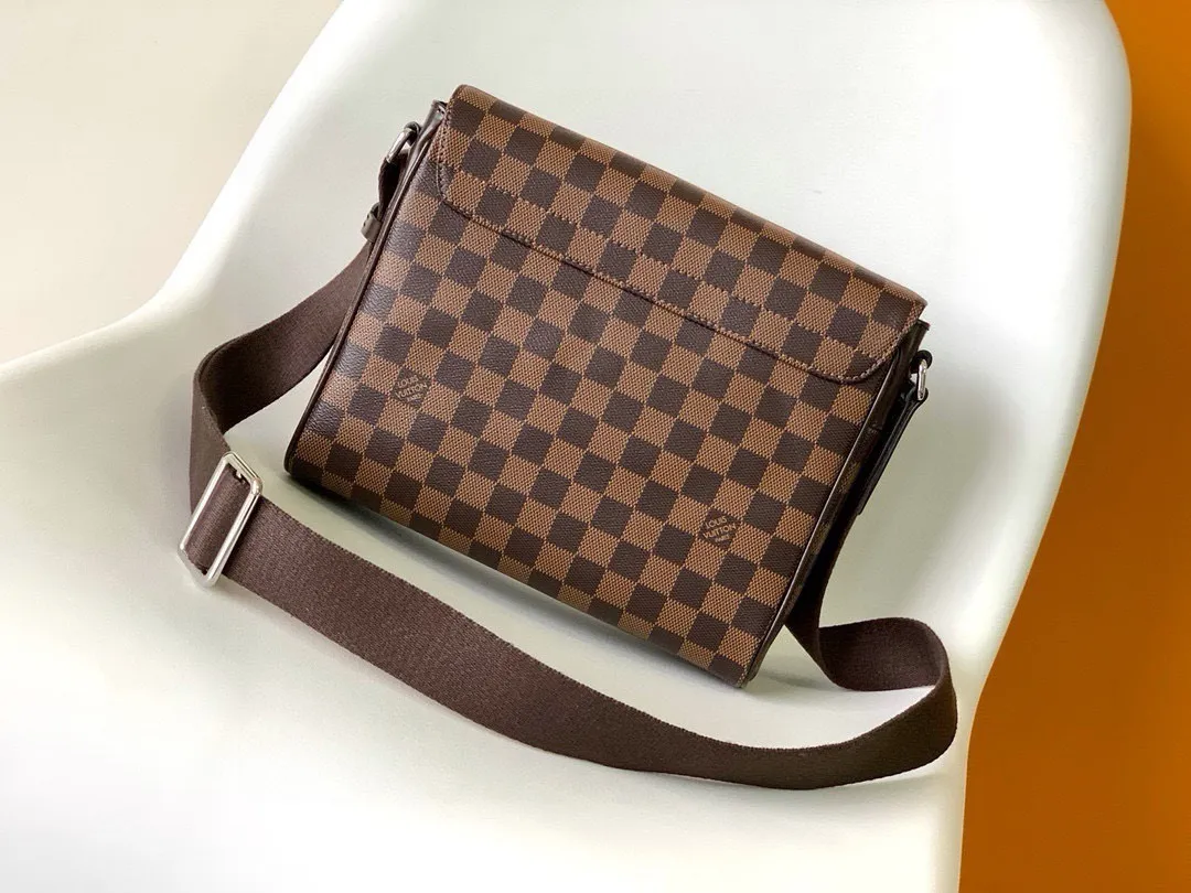 💰740 Top Original DISTRICT Small N41028 🌱Black check, N41031 non-check size 25cm The gorgeous Damier Ebène canvas completes the look.