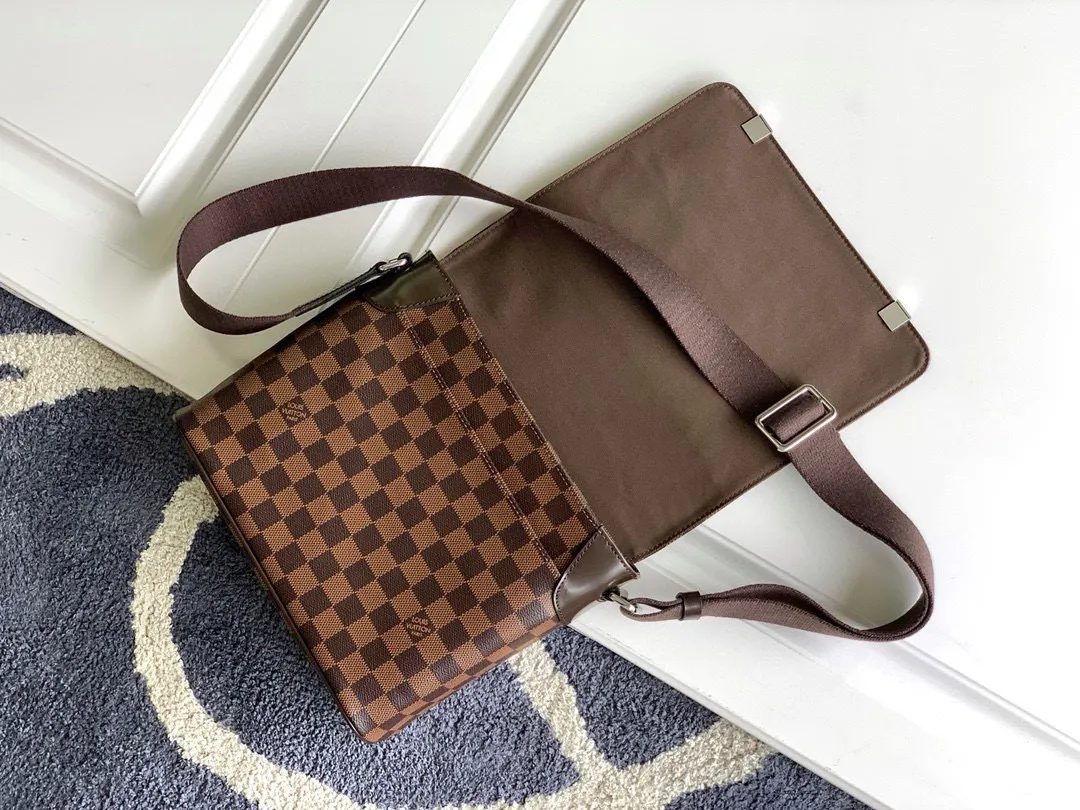 💰740 Top Original DISTRICT Small N41028 🌱Black check, N41031 non-check size 25cm The gorgeous Damier Ebène canvas completes the look.