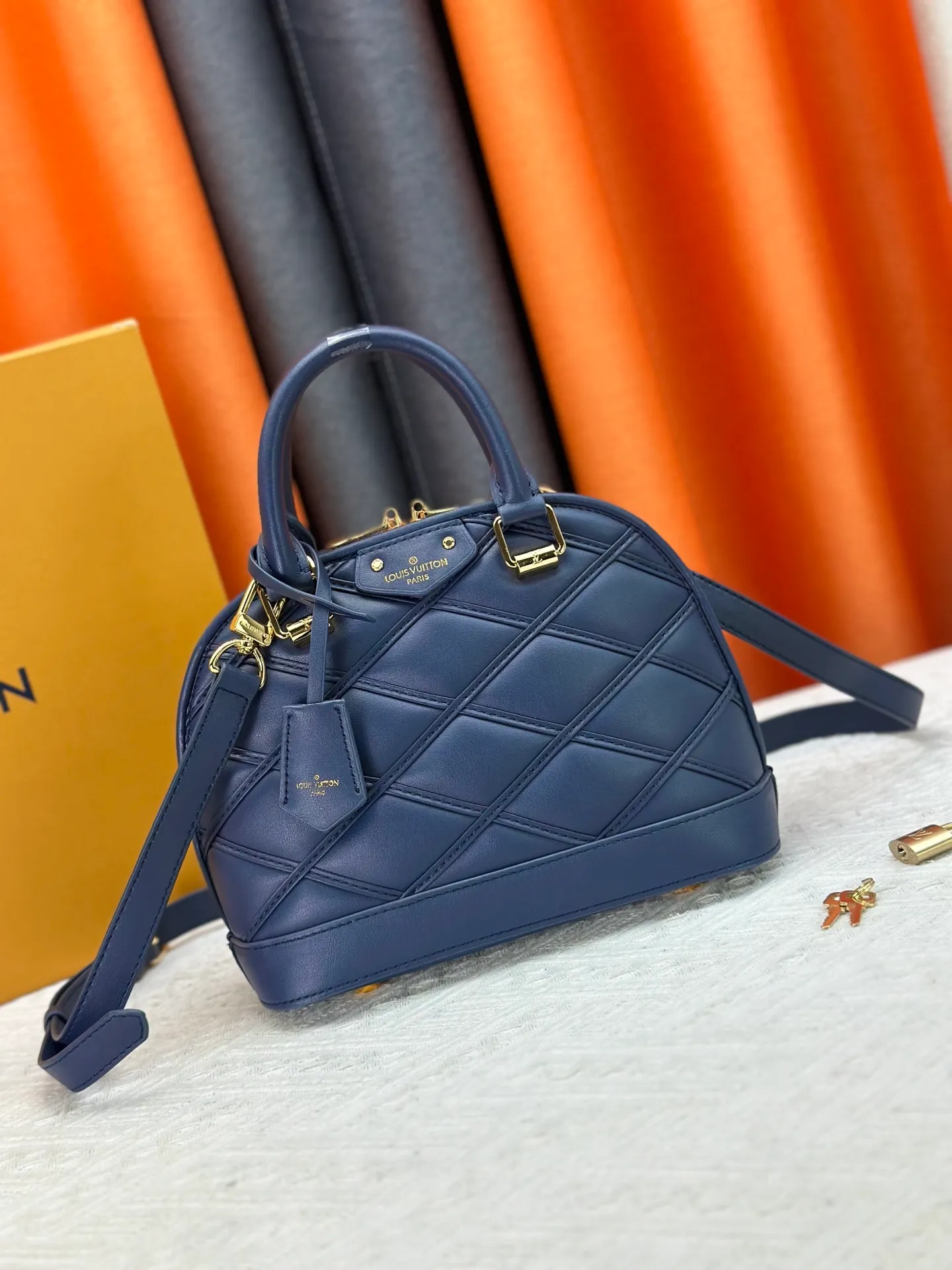 P360 M83048 M53152 This Nano Alma handbag is a pocket-sized version of Louis Vuitton's classic Alma handbag. It is made of soft lambskin with a Malletage quilting pattern, recalling the diamond inner panel of the brand's traditional hard luggage. The elegant handle, dazzling chain and detachable and adjustable leather shoulder strap enable a variety of carrying styles. Dimensions: 23.5x17.5x11.5cm