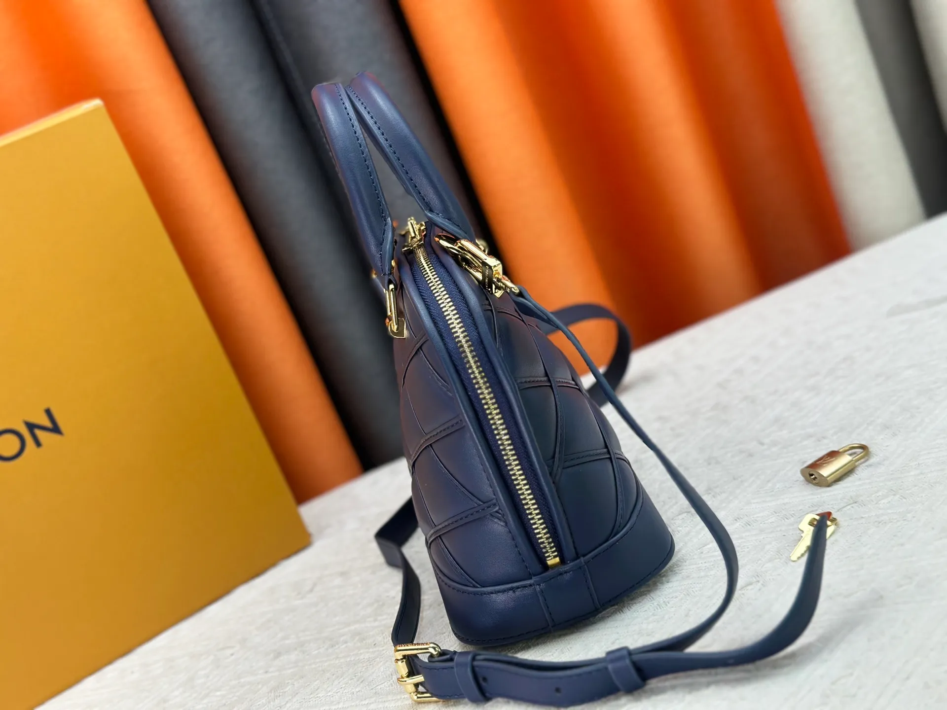 P360 M83048 M53152 This Nano Alma handbag is a pocket-sized version of Louis Vuitton's classic Alma handbag. It is made of soft lambskin with a Malletage quilting pattern, recalling the diamond inner panel of the brand's traditional hard luggage. The elegant handle, dazzling chain and detachable and adjustable leather shoulder strap enable a variety of carrying styles. Dimensions: 23.5x17.5x11.5cm