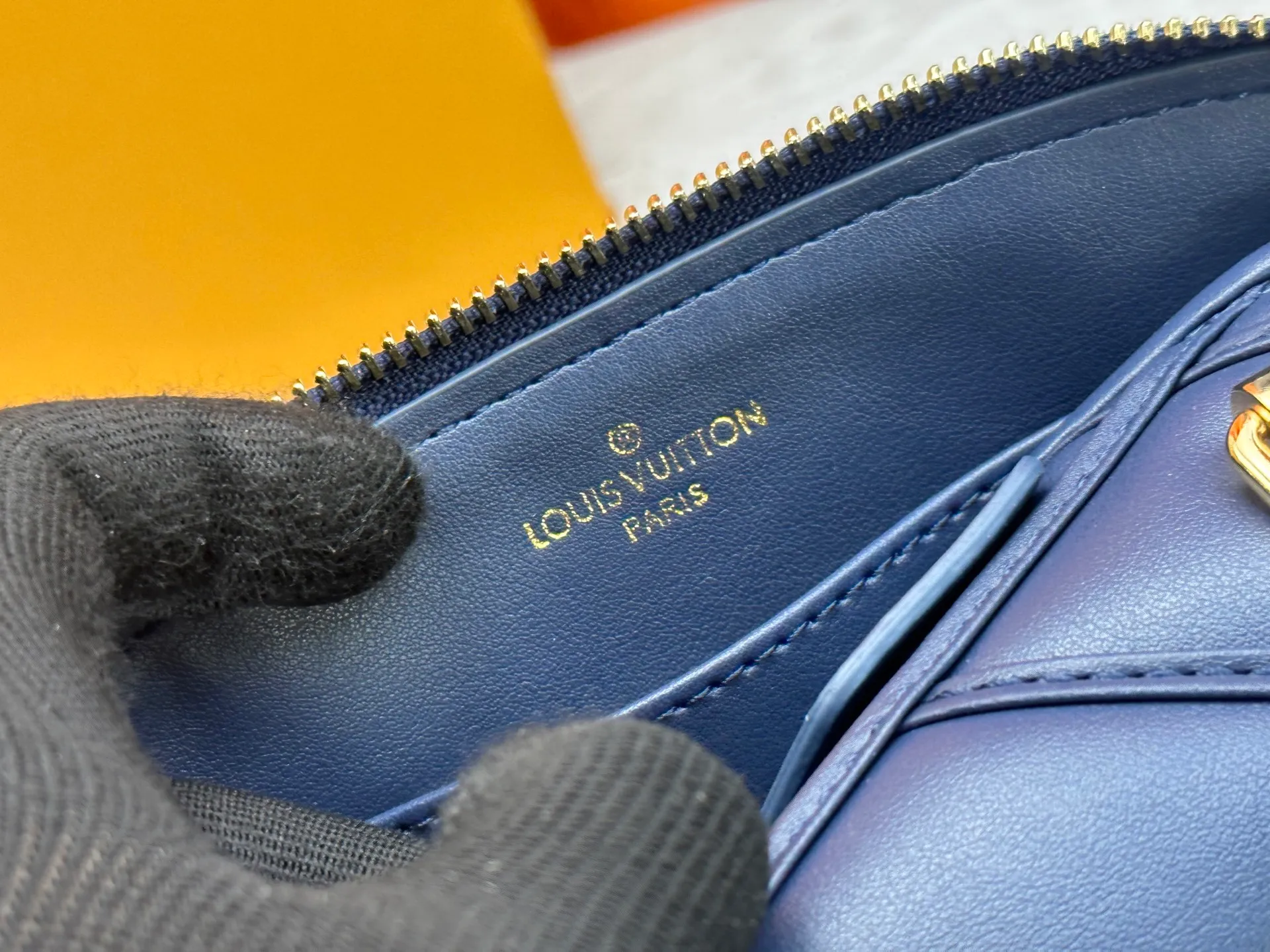 P360 M83048 M53152 This Nano Alma handbag is a pocket-sized version of Louis Vuitton's classic Alma handbag. It is made of soft lambskin with a Malletage quilting pattern, recalling the diamond inner panel of the brand's traditional hard luggage. The elegant handle, dazzling chain and detachable and adjustable leather shoulder strap enable a variety of carrying styles. Dimensions: 23.5x17.5x11.5cm