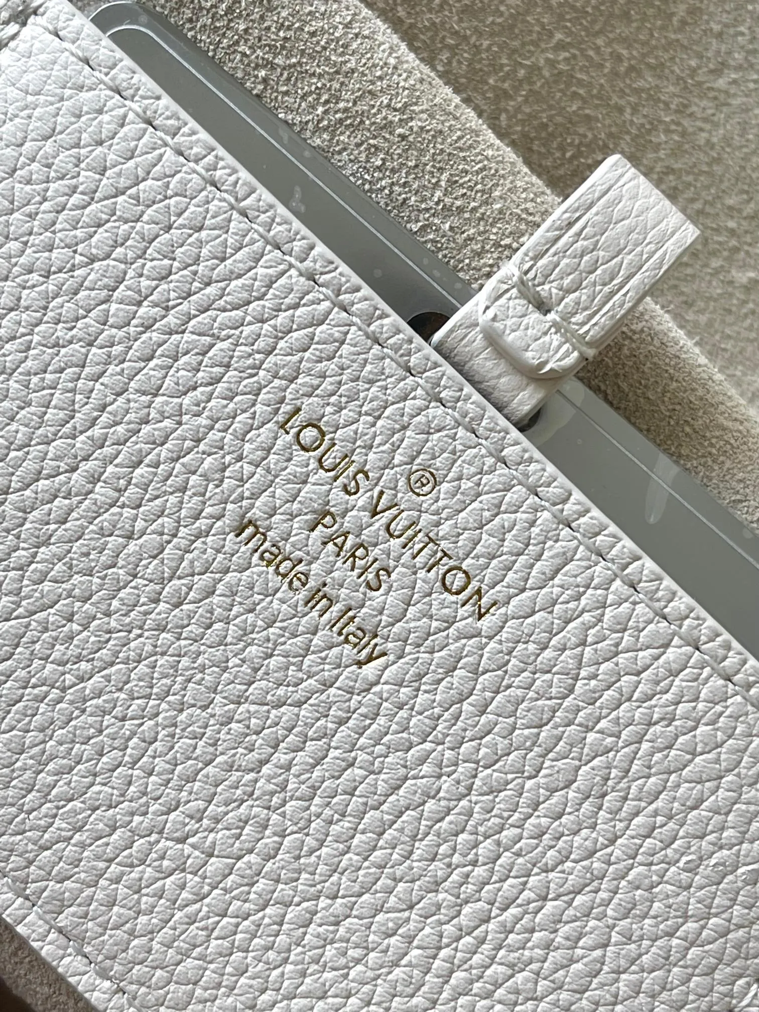 p2560 [Special grade MB chip version original leather] Soft Twist handbag Model: M25359 off-white dynamic chip version Material: A-grade all-steel hardware, imported original fabric Packaging: full set of original duty-free MB packaging Size: 27*19*9CM