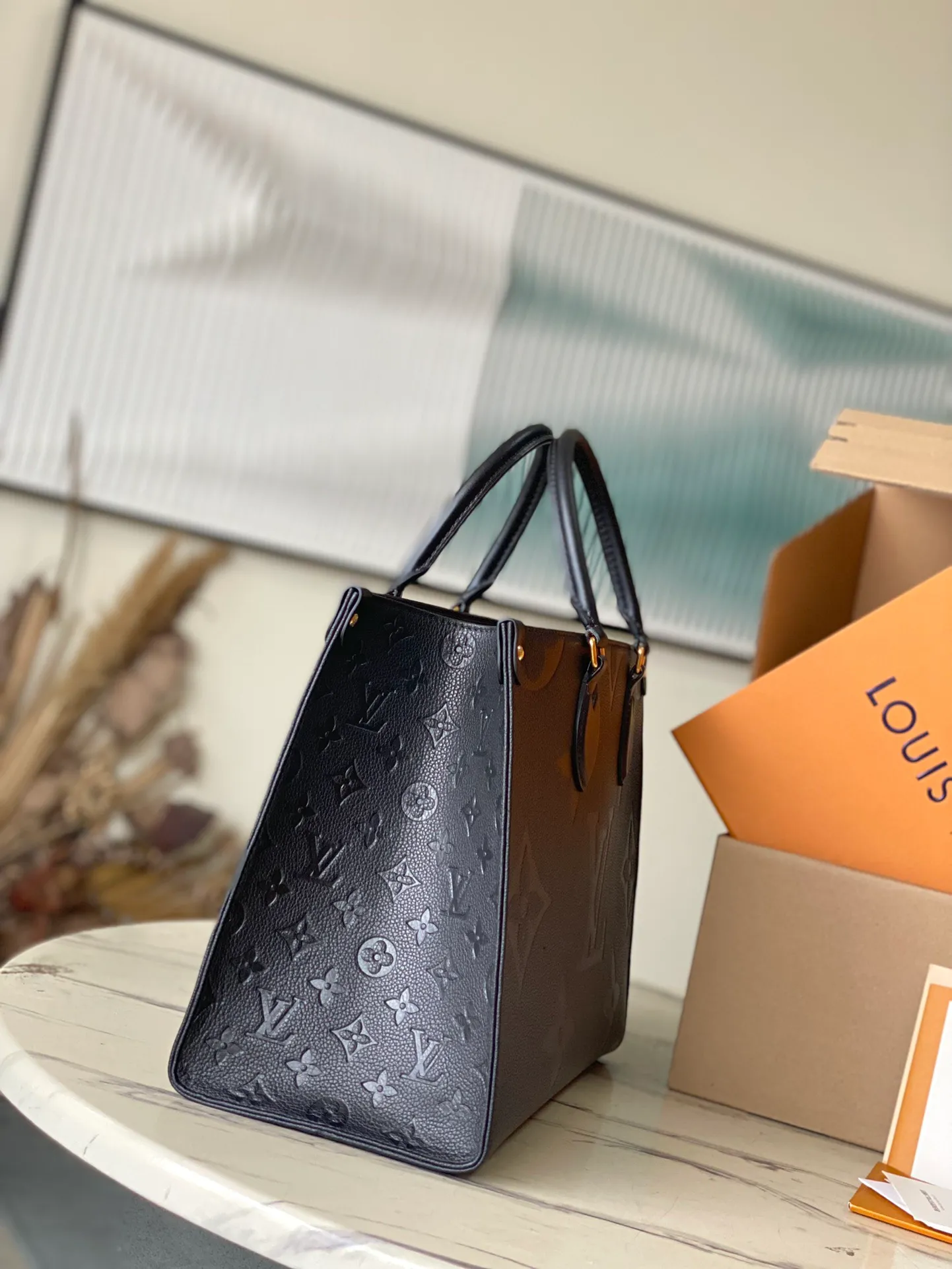💰1120 (top layer leather) top original order M45595. Support counter inspection. Photos taken of duty-free goods are consistent with the product without unpacking. This product is an exclusive duty-free product in the market and is the highest-end product. Inspection is supported. This product has passed strict inspection and is flawless. Please wear gloves when touching the product. This product is not returnable or exchangeable. Please confirm the product first and then remove the label on the handle. This product is temporarily not open to the public, only regular customers, and is in short supply. Dimensions: 35 x 27 x 14 cm