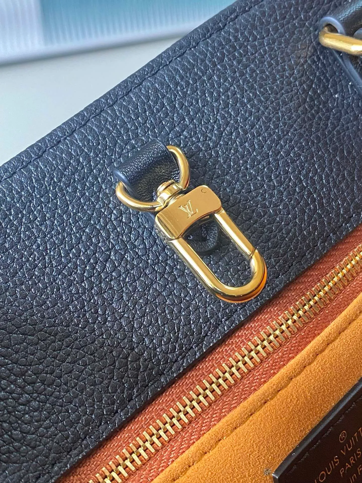 💰1120 (top layer leather) top original order M45595. Support counter inspection. Photos taken of duty-free goods are consistent with the product without unpacking. This product is an exclusive duty-free product in the market and is the highest-end product. Inspection is supported. This product has passed strict inspection and is flawless. Please wear gloves when touching the product. This product is not returnable or exchangeable. Please confirm the product first and then remove the label on the handle. This product is temporarily not open to the public, only regular customers, and is in short supply. Dimensions: 35 x 27 x 14 cm