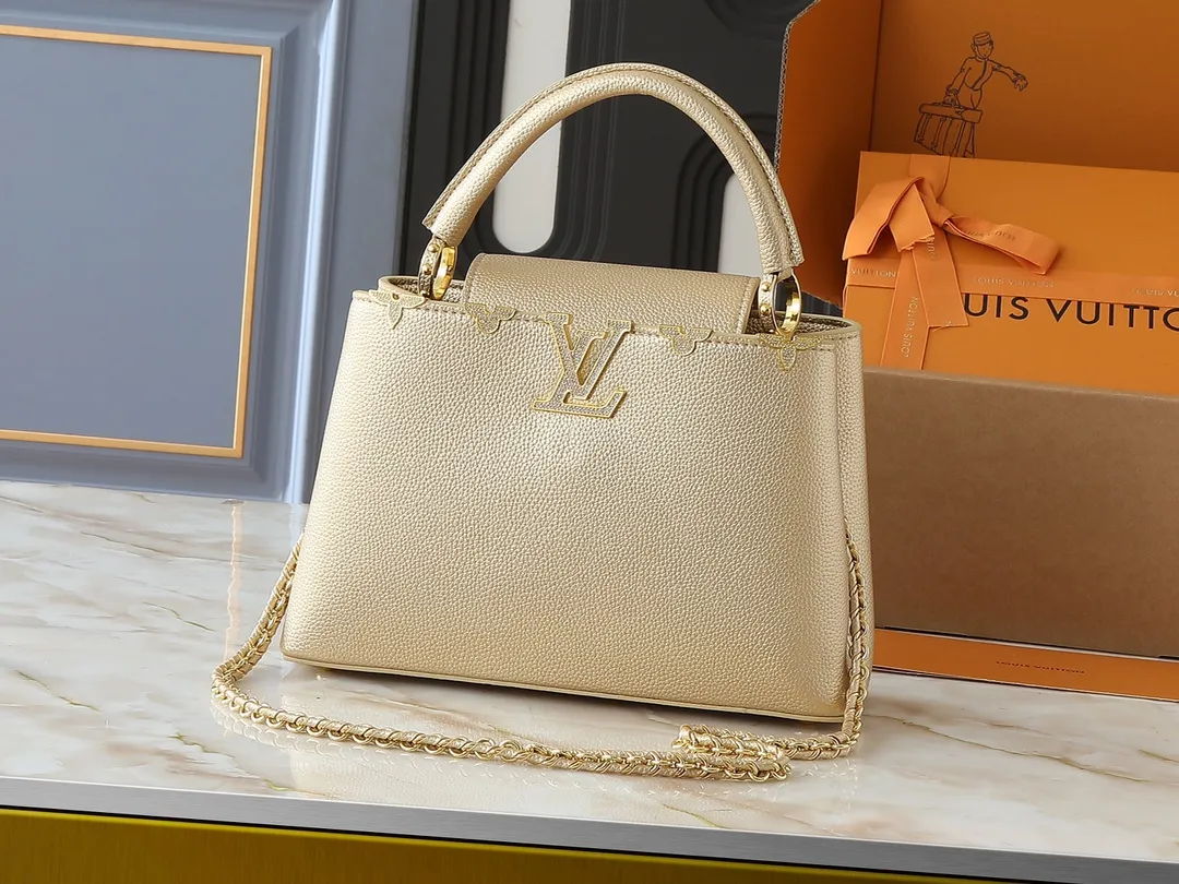 💰440💰Guangzhou goods Upgraded from the original M24583 M24584 M24585 Gold and diamond corolla This Capucines Flower Crown handbag is made of full-grain Taurillon leather and is embellished with Monogram flowers. Each flower is shaped by exquisite crystal diamonds. The LV logo and flowers echo each other, giving this soft handbag a jewel-like luster. Use the detachable shoulder strap cleverly to switch between shoulder and crossbody. Dimensions: 31.5 x 20.0 x 11.0 cm
