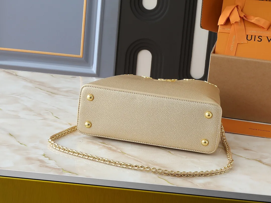 💰440💰Guangzhou goods Upgraded from the original M24583 M24584 M24585 Gold and diamond corolla This Capucines Flower Crown handbag is made of full-grain Taurillon leather and is embellished with Monogram flowers. Each flower is shaped by exquisite crystal diamonds. The LV logo and flowers echo each other, giving this soft handbag a jewel-like luster. Use the detachable shoulder strap cleverly to switch between shoulder and crossbody. Dimensions: 31.5 x 20.0 x 11.0 cm