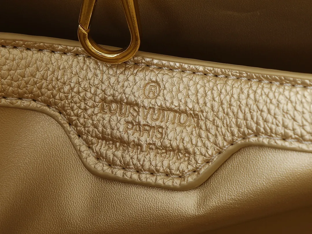 💰440💰Guangzhou goods Upgraded from the original M24583 M24584 M24585 Gold and diamond corolla This Capucines Flower Crown handbag is made of full-grain Taurillon leather and is embellished with Monogram flowers. Each flower is shaped by exquisite crystal diamonds. The LV logo and flowers echo each other, giving this soft handbag a jewel-like luster. Use the detachable shoulder strap cleverly to switch between shoulder and crossbody. Dimensions: 31.5 x 20.0 x 11.0 cm