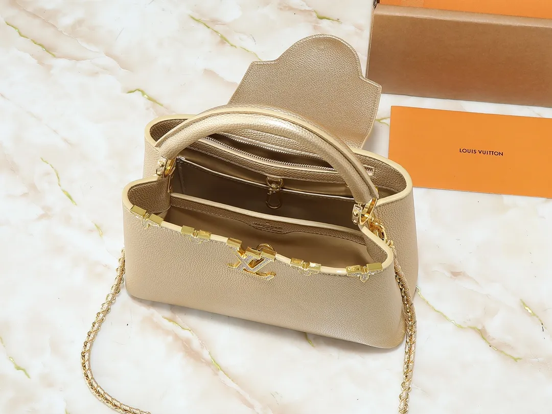💰440💰Guangzhou goods Upgraded from the original M24583 M24584 M24585 Gold and diamond corolla This Capucines Flower Crown handbag is made of full-grain Taurillon leather and is embellished with Monogram flowers. Each flower is shaped by exquisite crystal diamonds. The LV logo and flowers echo each other, giving this soft handbag a jewel-like luster. Use the detachable shoulder strap cleverly to switch between shoulder and crossbody. Dimensions: 31.5 x 20.0 x 11.0 cm