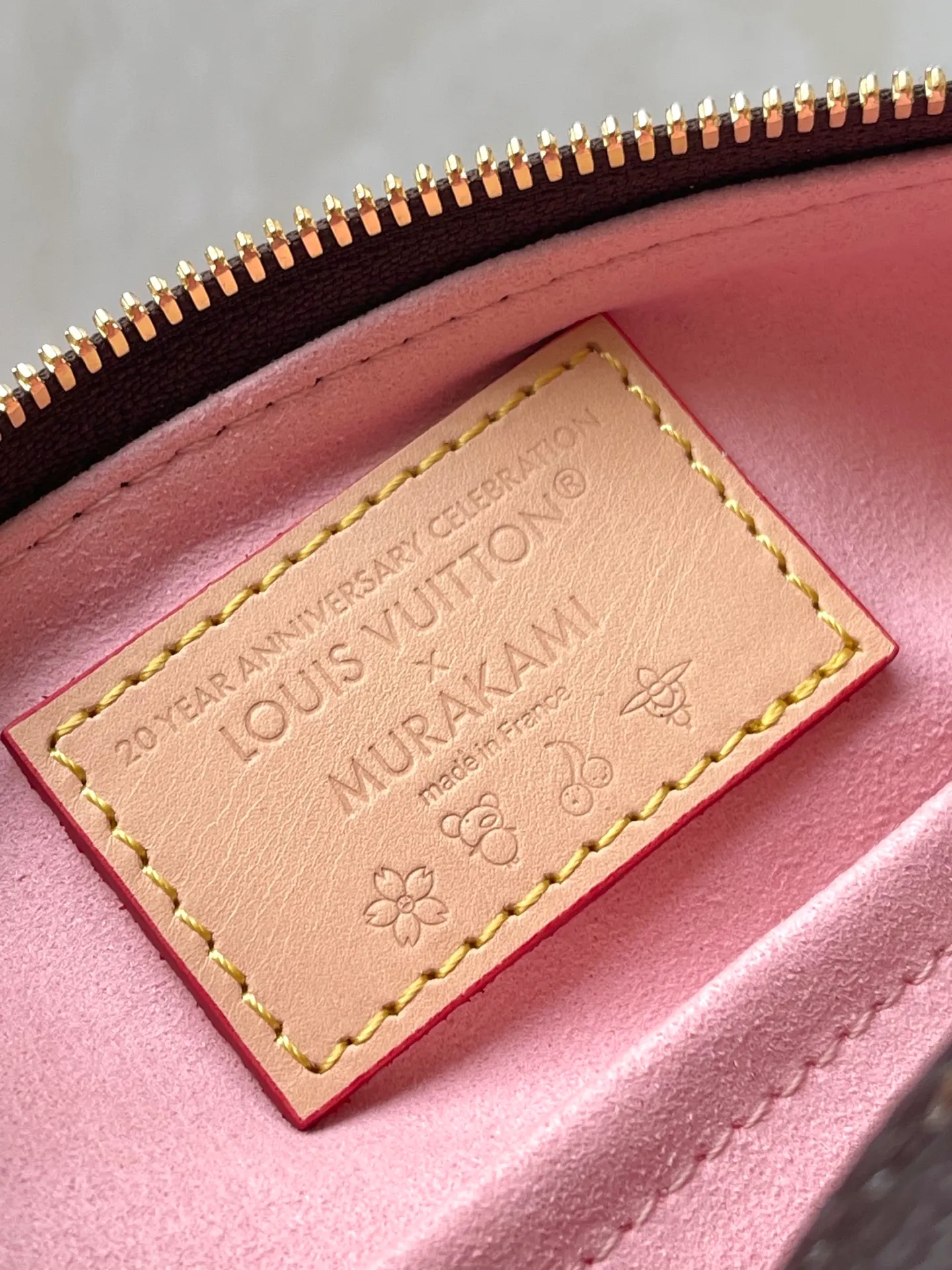 💰900 Top Original Order M13097 This Papillon handbag is made of Monogram coated canvas and leather trim to create a cylindrical configuration, and is cleverly connected to its pocket version through metal parts. The Cherry Blossom pattern of the Louis Vuitton Dimensions: 27 × 11 × 13 cm