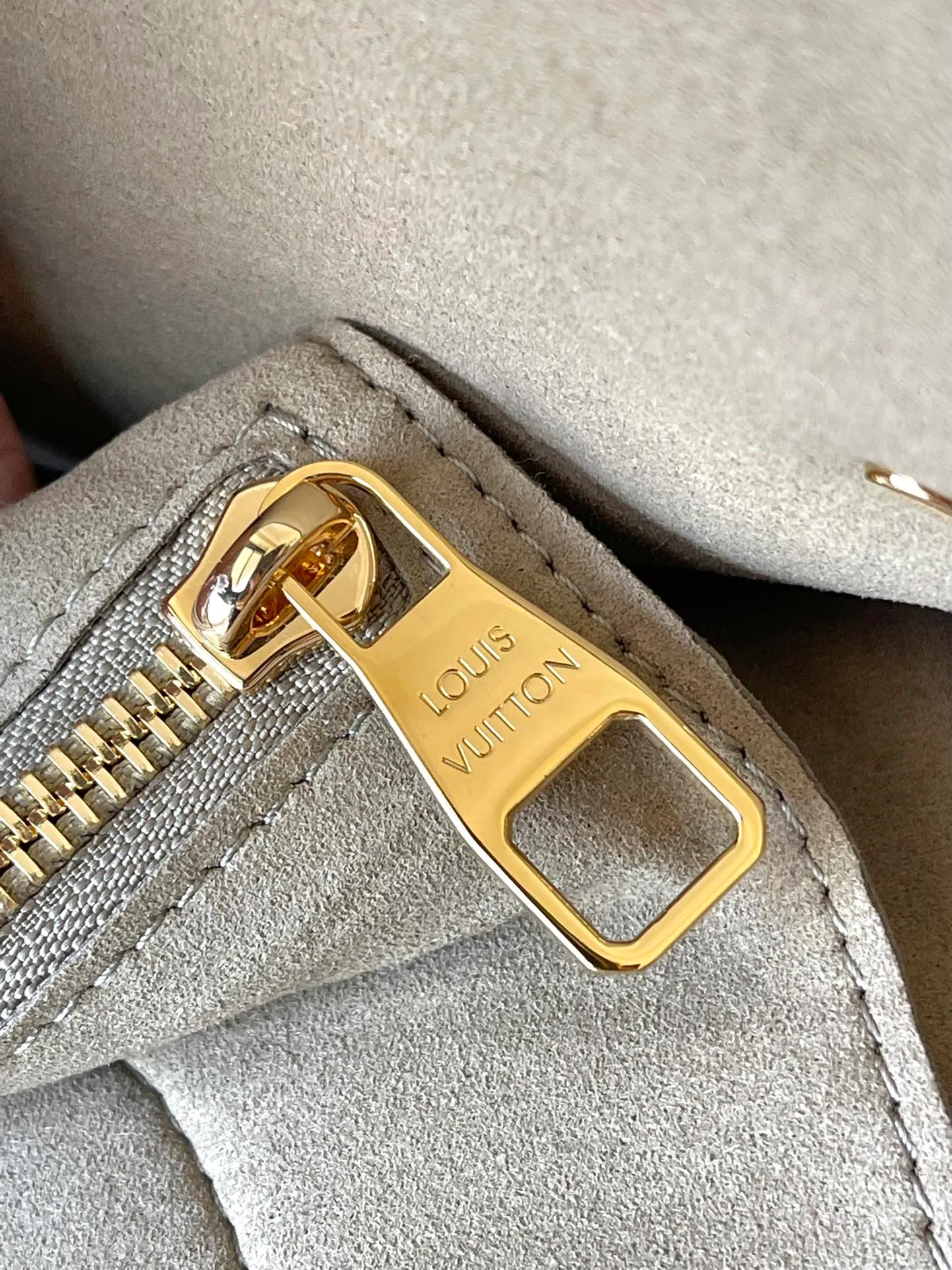 💰1220 (top layer leather) top original order M46649. Support counter inspection. Photos taken of duty-free goods are consistent with the product without unpacking. This product is an exclusive duty-free product in the market and is the highest-end product. Inspection is supported. This product has passed strict inspection and is flawless. Please wear gloves when touching the product. This product is not returnable or exchangeable. Please confirm the product first and then remove the label on the handle. This product is temporarily not open to the public, only regular customers, and is in short supply. Dimensions: 31 x 28 x 14 cm