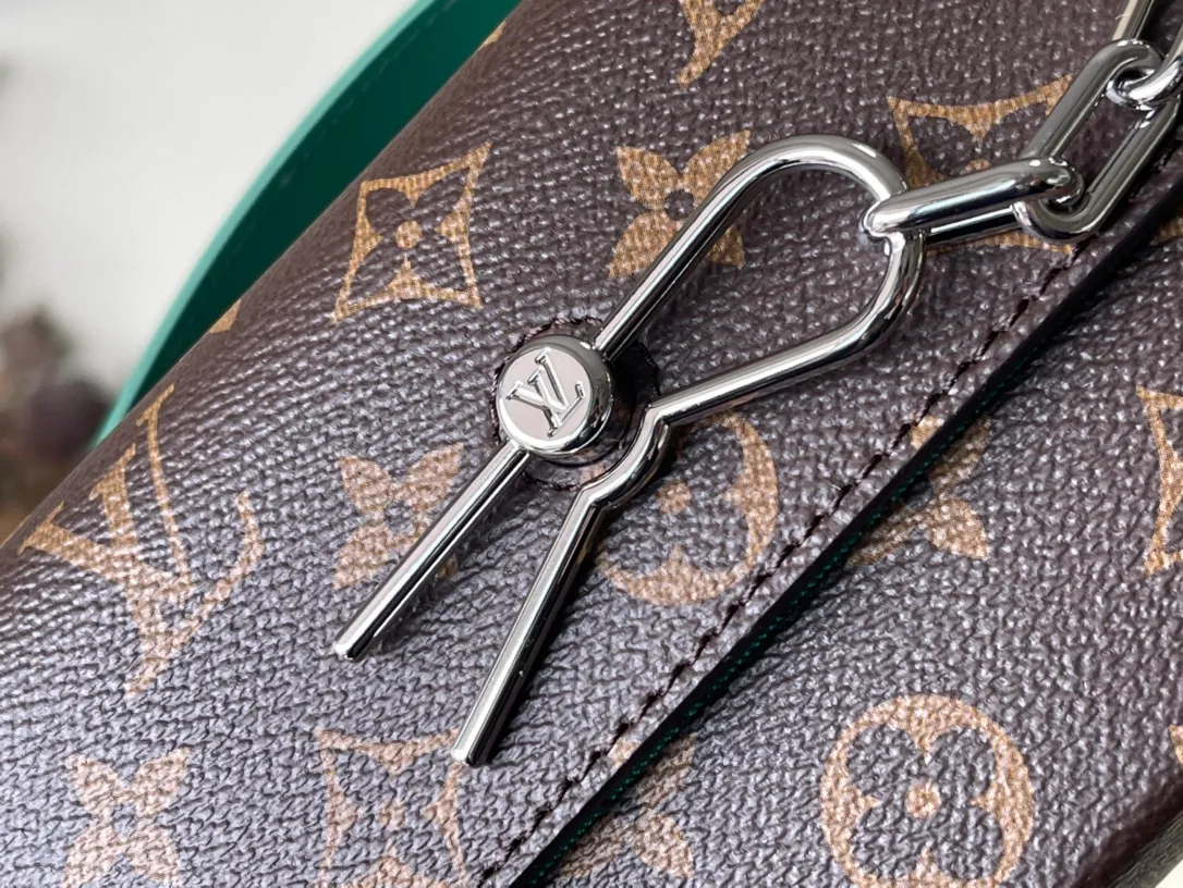 💰800 Top Original Order M12808 This Steamer mini handbag is made of Monogram Macassar coated canvas, with bright colors for the reinforced corners, adjustable shoulder straps and striped fabric lining. The pin and chain closure continue the elements of the Steamer handbag. Dimensions: 18 × 11 × 6.5 cm