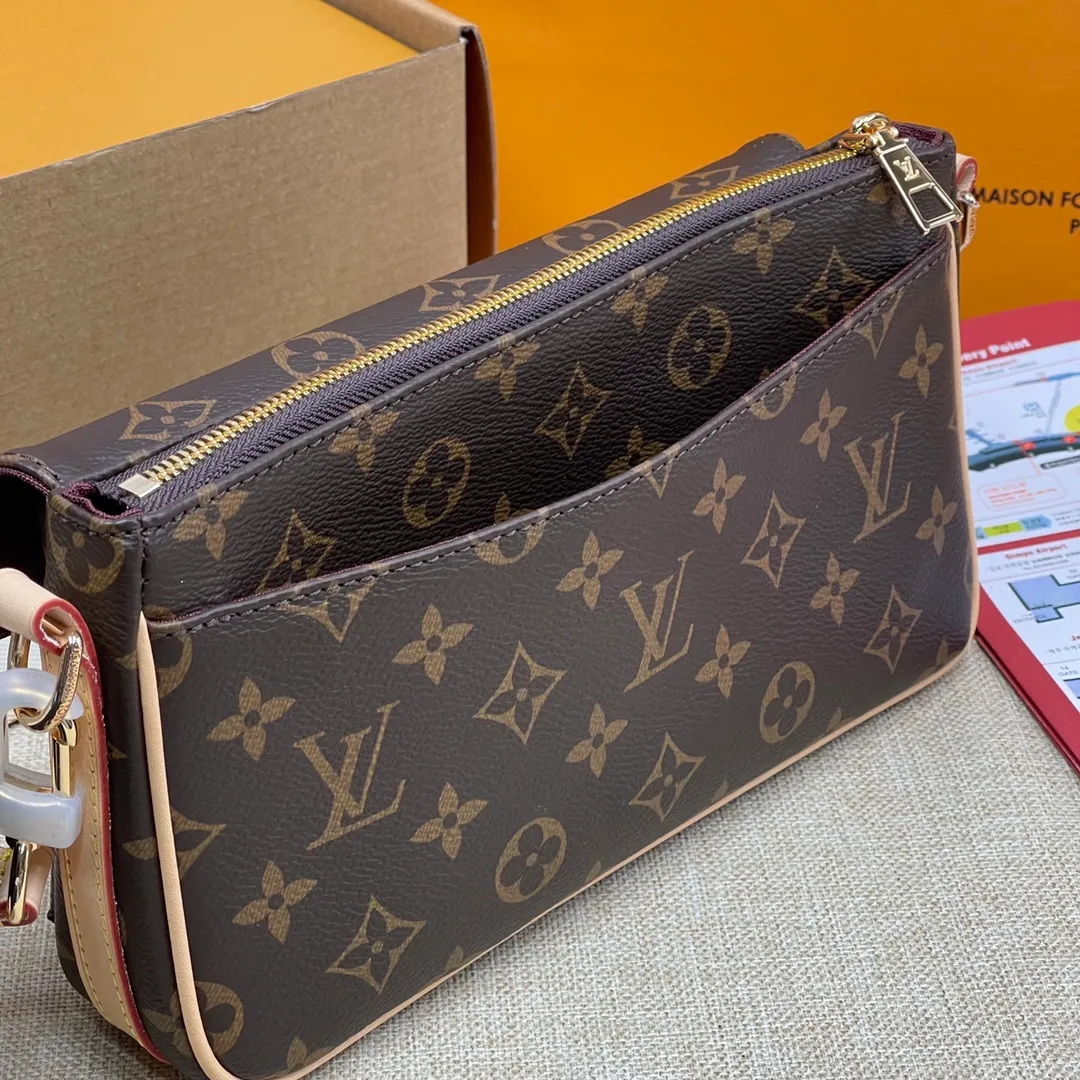 [Upgraded version] P540💰 Upgraded version M46999 presbyopia with complete packaging🎁The Vibe handbag draws inspiration from the Viva-cité handbag created by the brand in 2003, using Monogram canvas to create a compact configuration. The design of internal and external pockets makes it a perfect daily choice. The leather shoulder straps and the short fabric shoulder straps embellished with the LV Circle logo enable a variety of carrying methods. The new spring and summer camel bag has double shoulder straps. The short shoulder straps are comfortable and fashionable, and are suitable for hot girls to carry~. Size: 25x15x8CM
